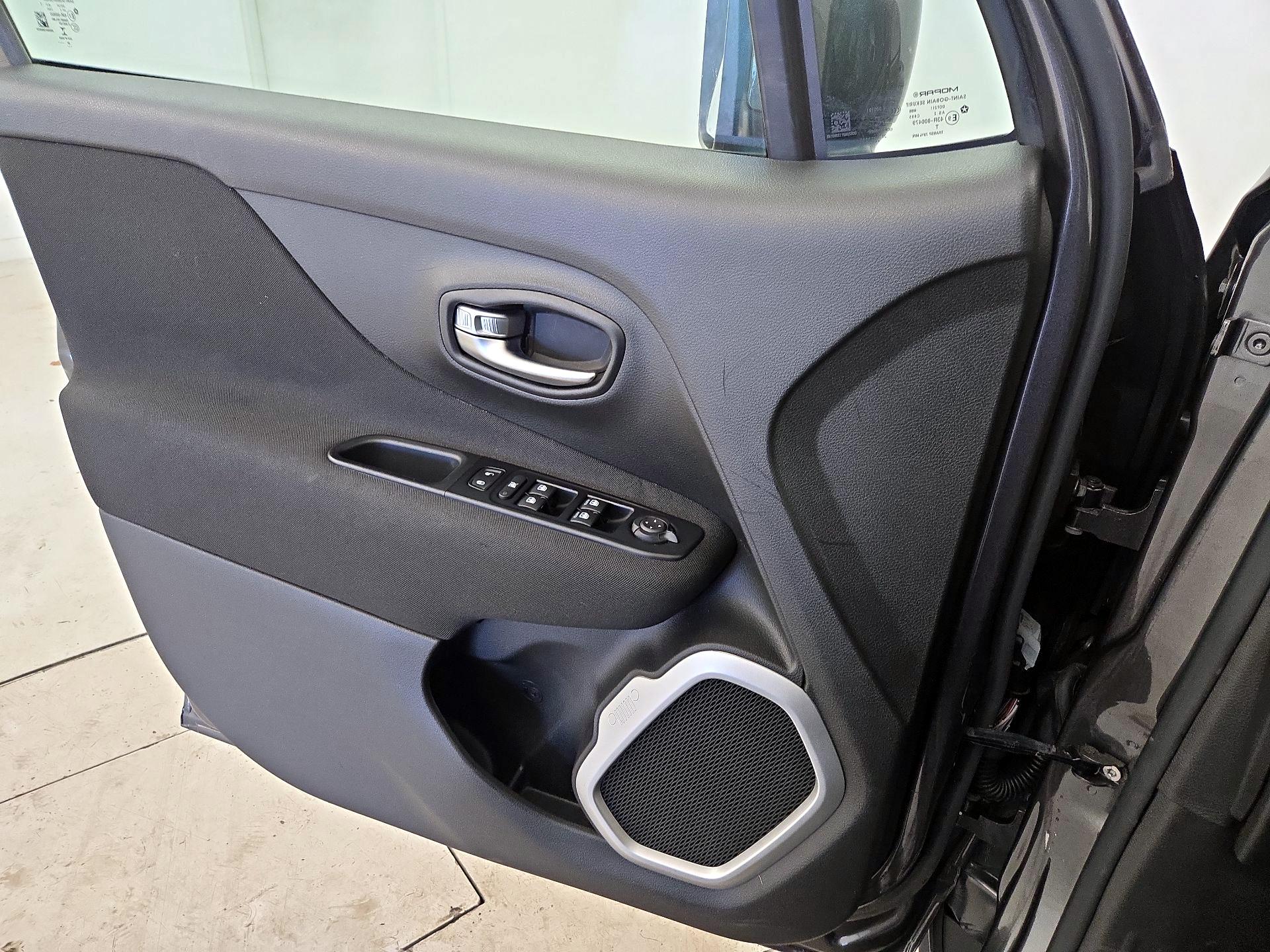 Thumbnail: 2021 Jeep Renegade - 12