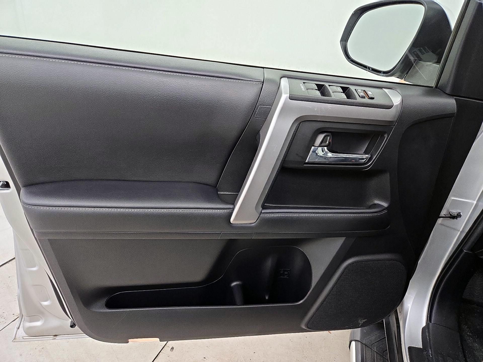 Thumbnail: 2020 Toyota 4Runner - 12