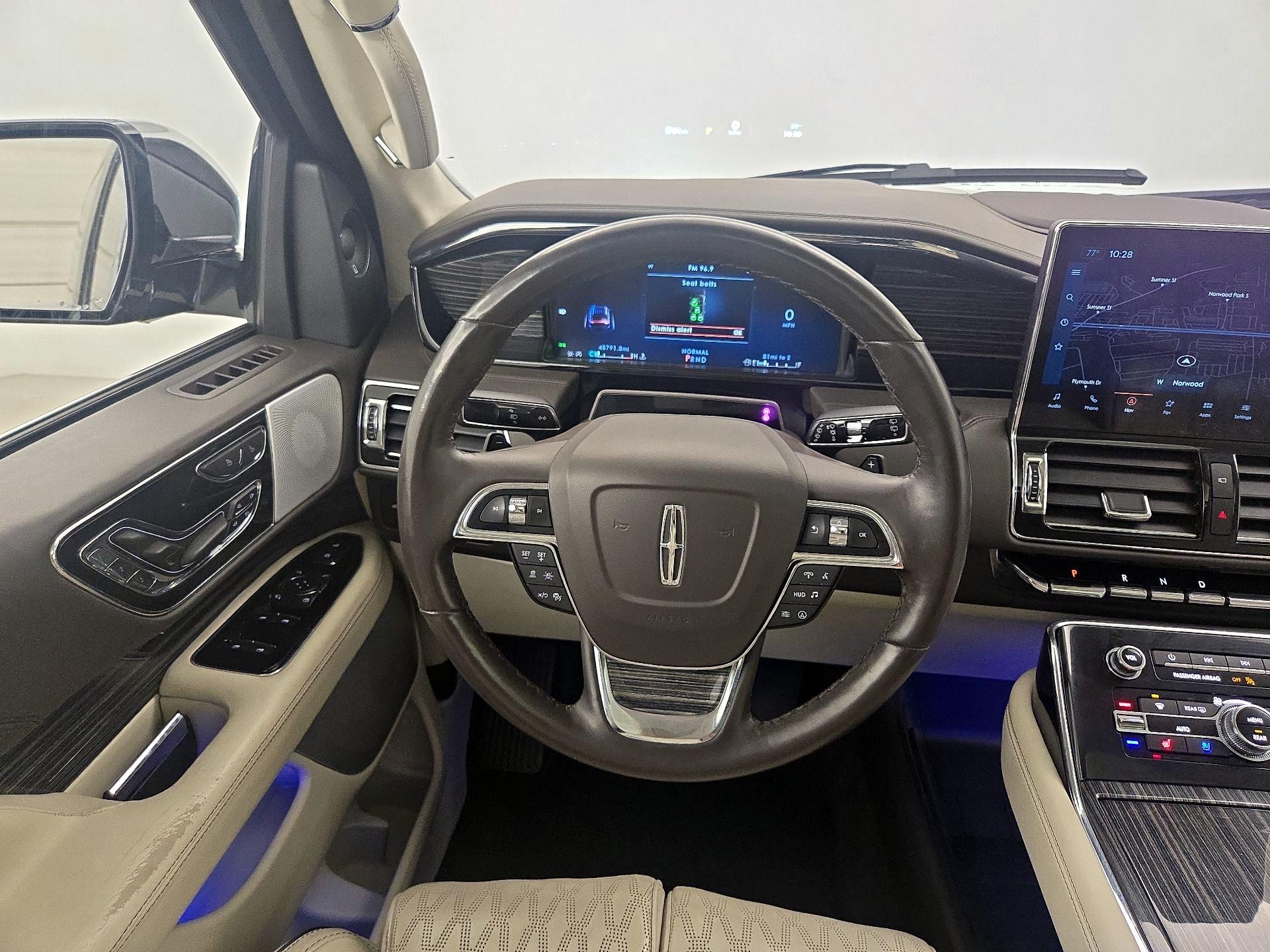 Thumbnail: 2023 Lincoln Navigator L - 10