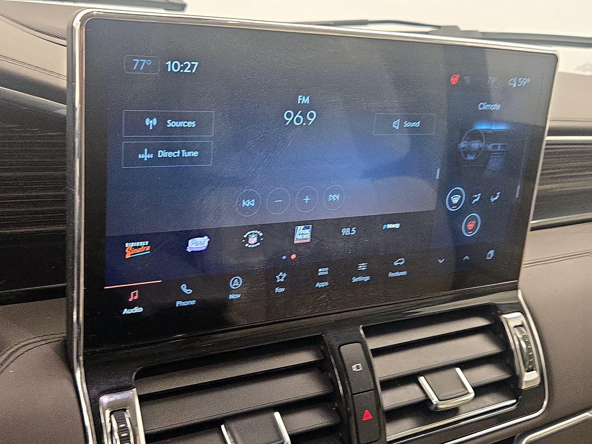 Thumbnail: 2023 Lincoln Navigator L - 16