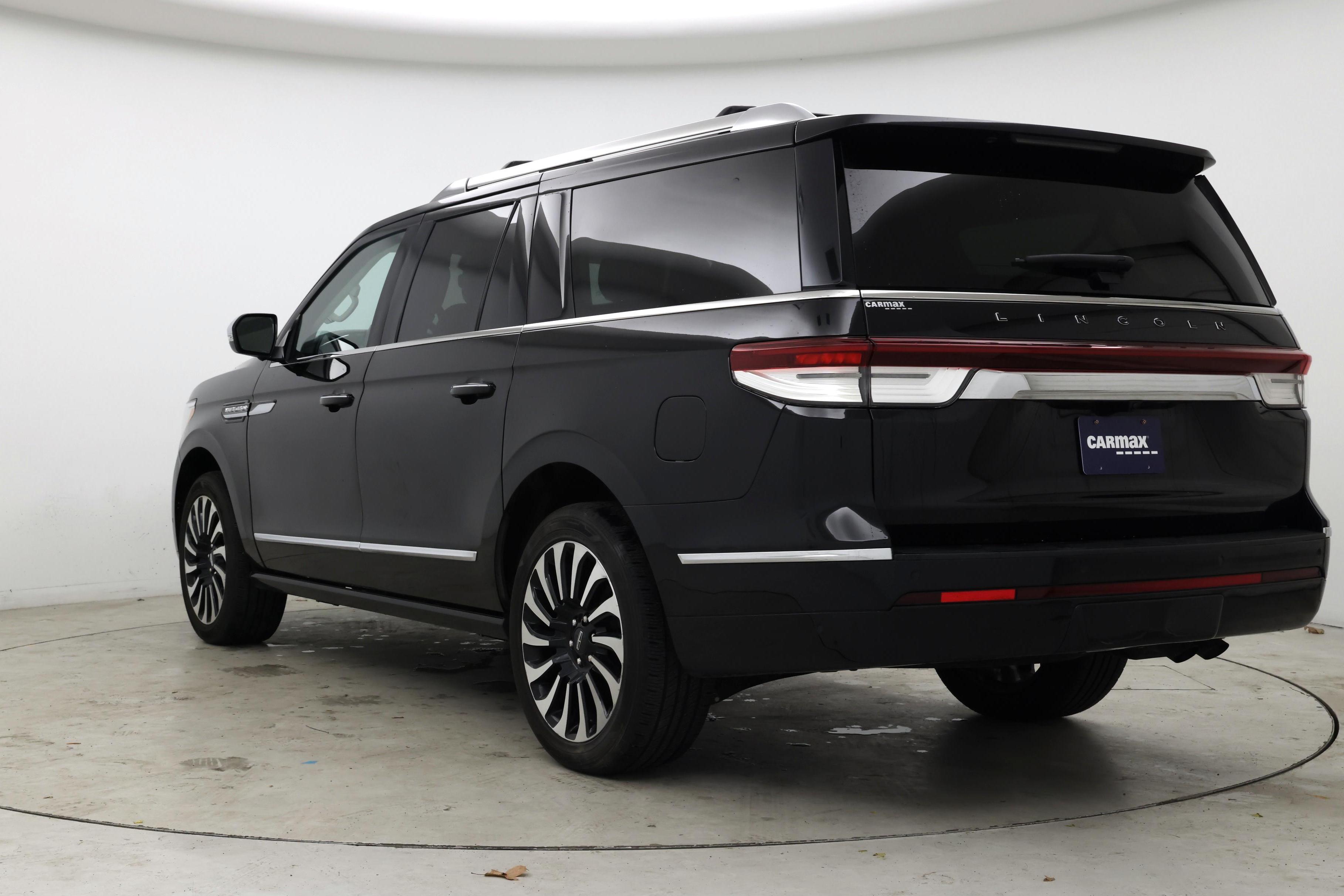 Thumbnail: 2023 Lincoln Navigator L - 2