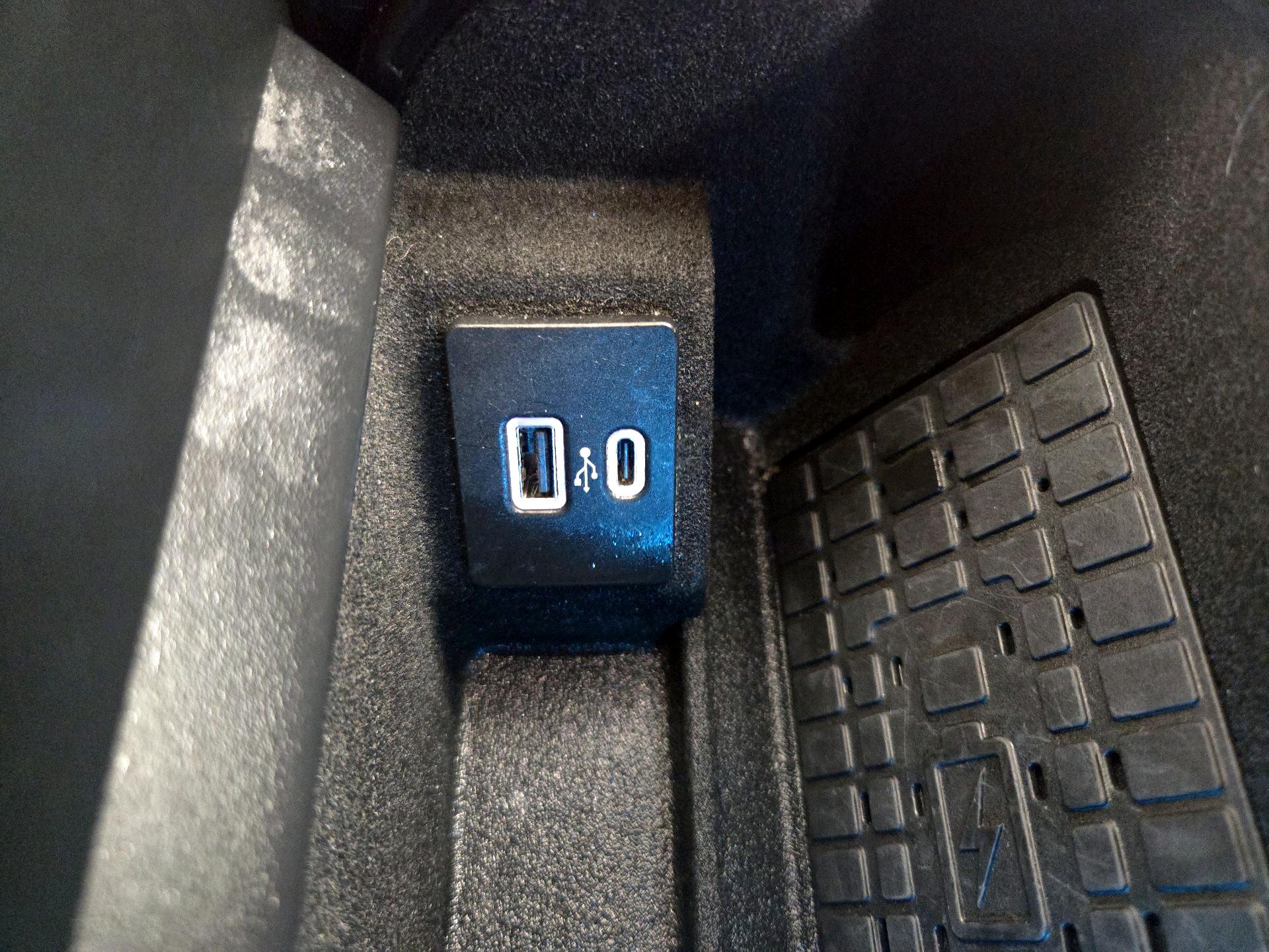 Thumbnail: 2023 Lincoln Navigator L - 19