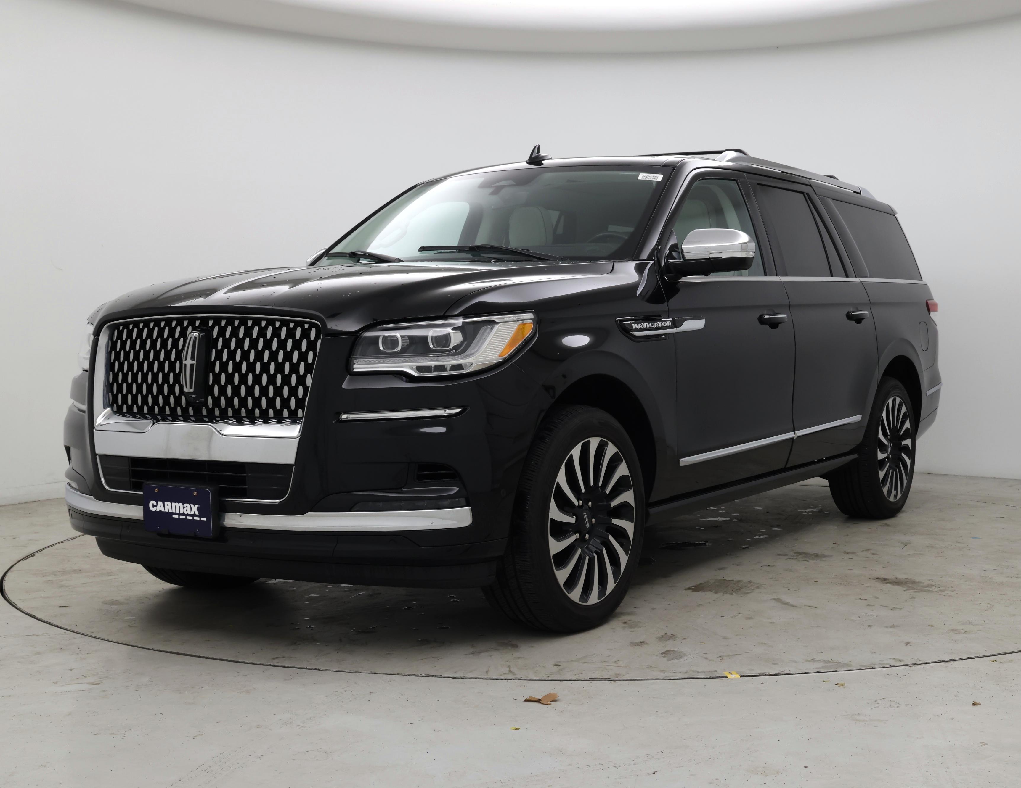 Thumbnail: 2023 Lincoln Navigator L - 4