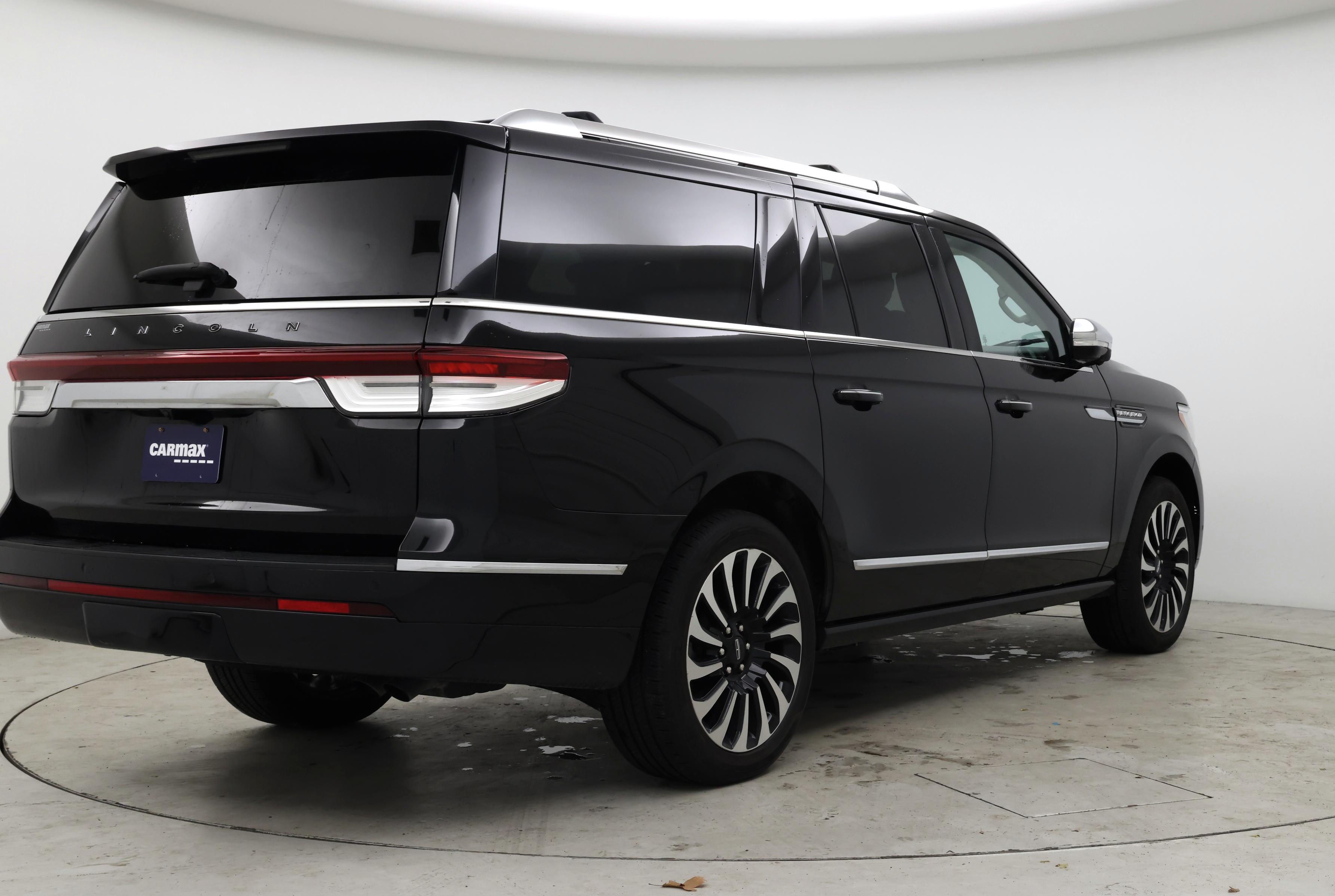 Thumbnail: 2023 Lincoln Navigator L - 8