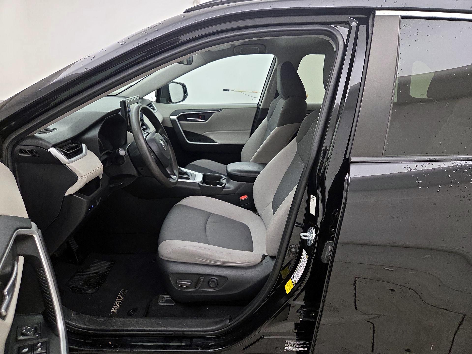 Thumbnail: 2021 Toyota RAV4 - 11