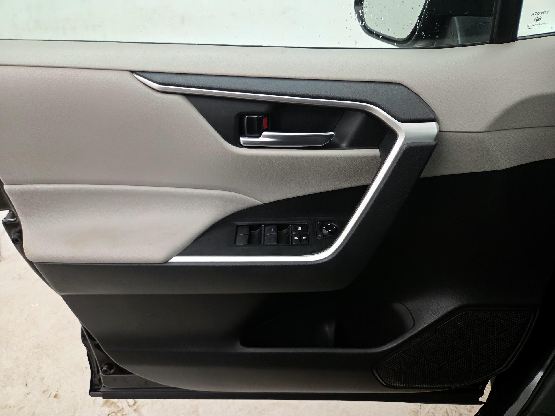 Thumbnail: 2021 Toyota RAV4 - 12