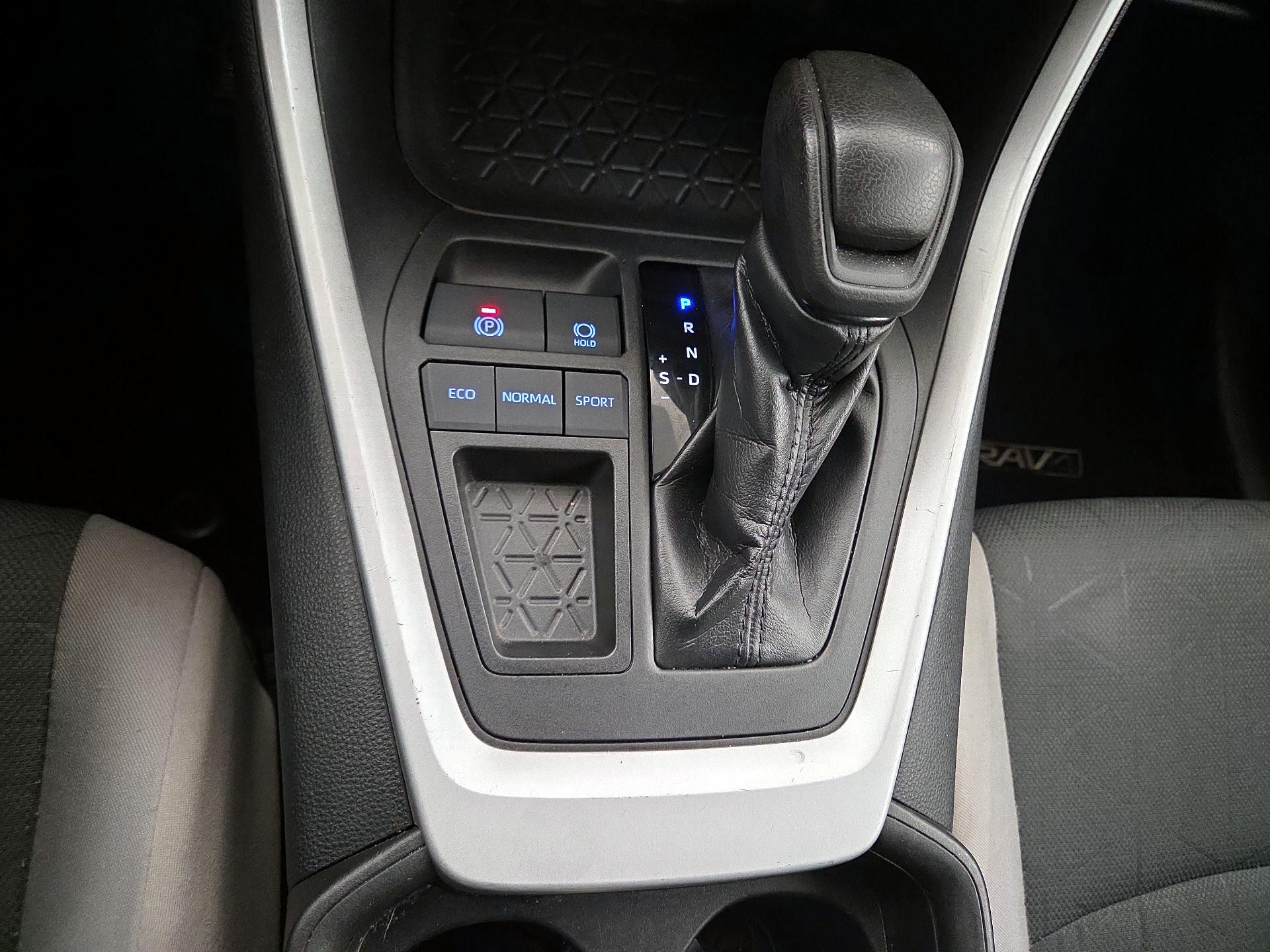 Thumbnail: 2021 Toyota RAV4 - 17