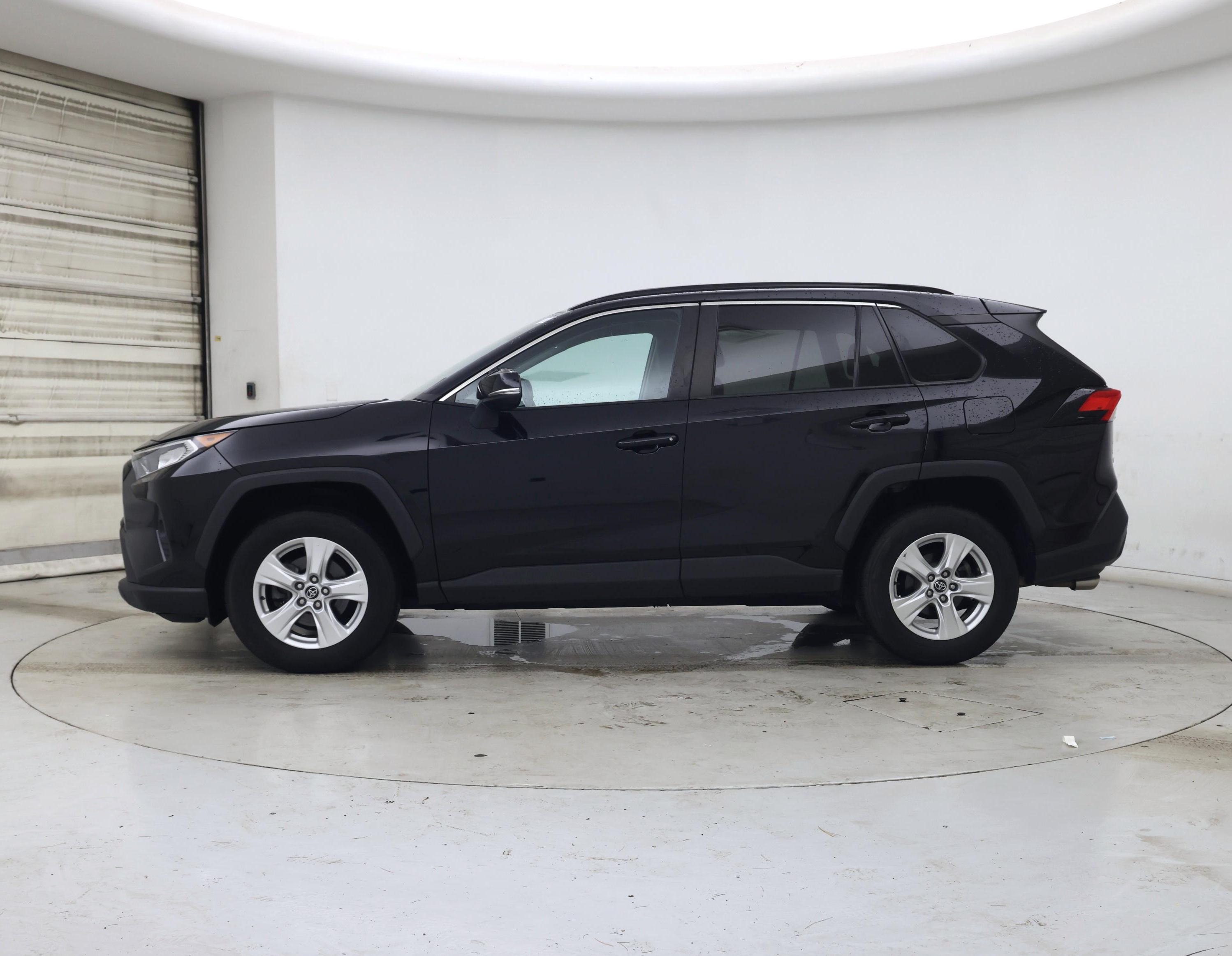 Thumbnail: 2021 Toyota RAV4 - 3