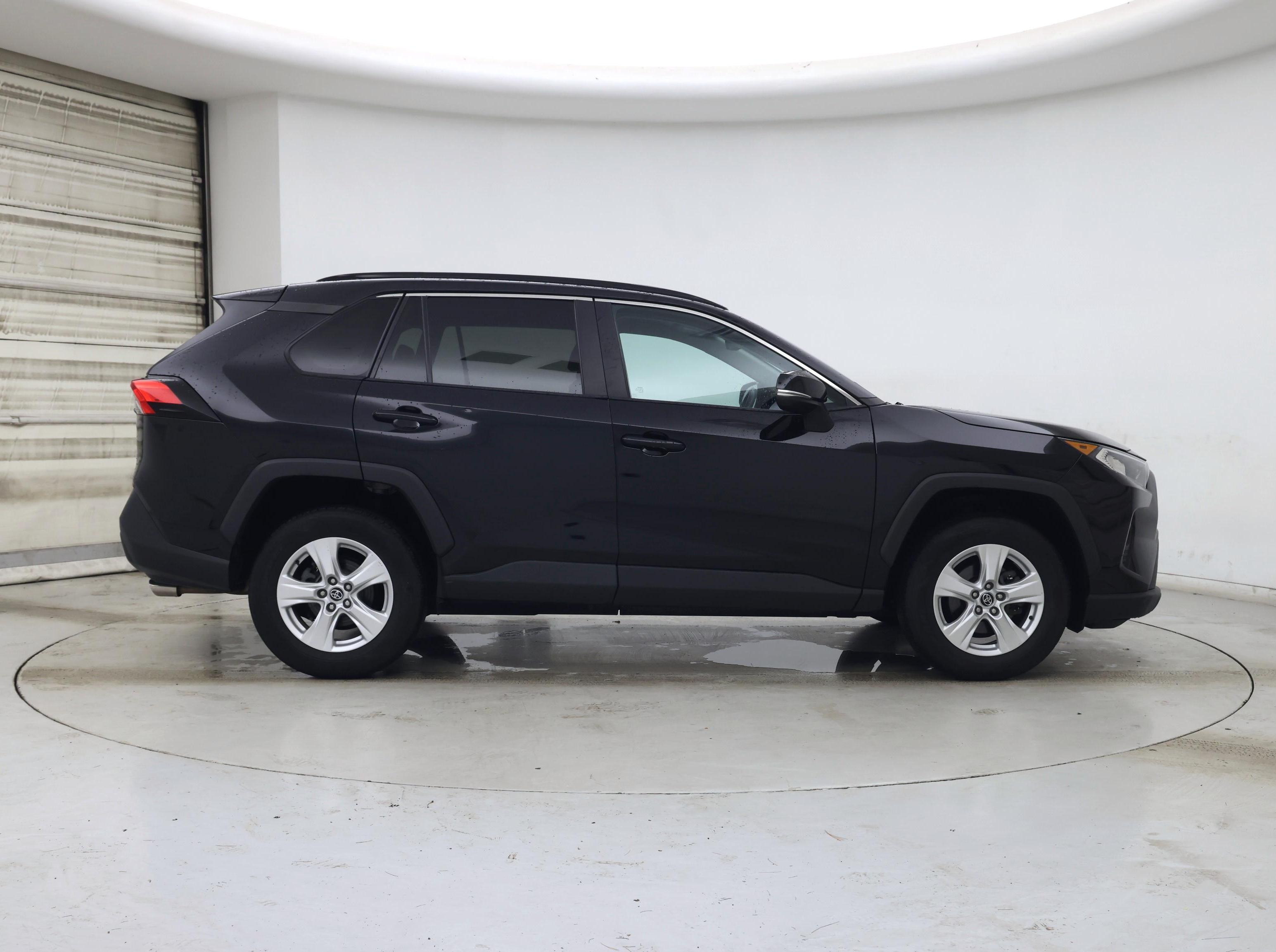 Thumbnail: 2021 Toyota RAV4 - 7