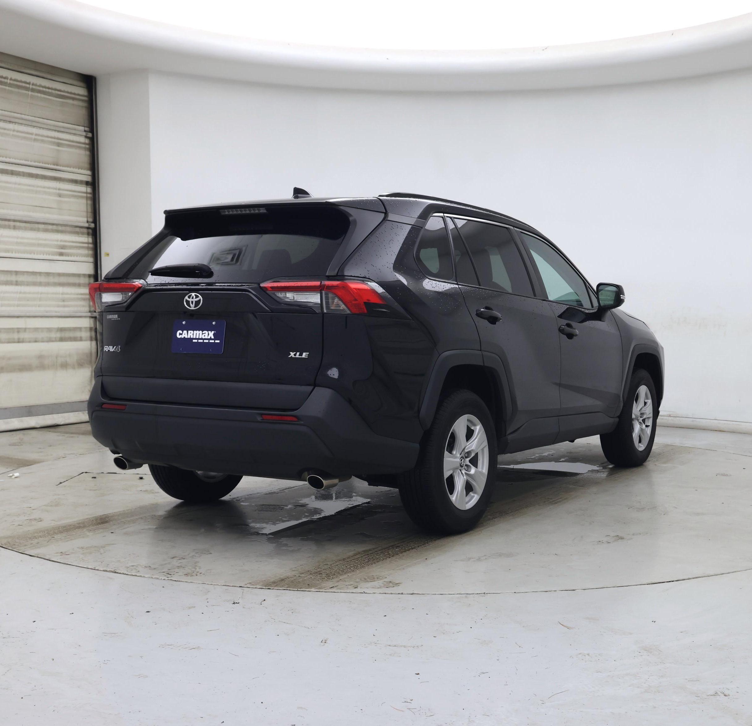 Thumbnail: 2021 Toyota RAV4 - 8