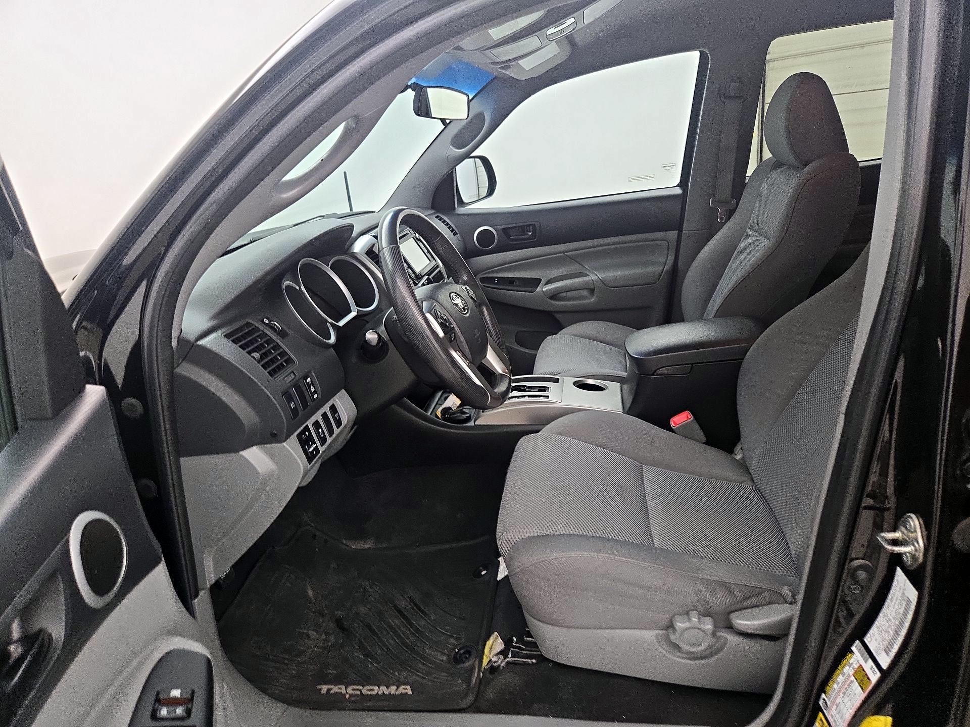 Thumbnail: 2015 Toyota Tacoma - 11