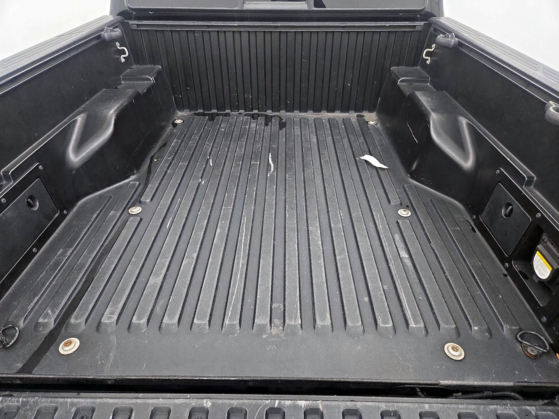 Thumbnail: 2015 Toyota Tacoma - 20