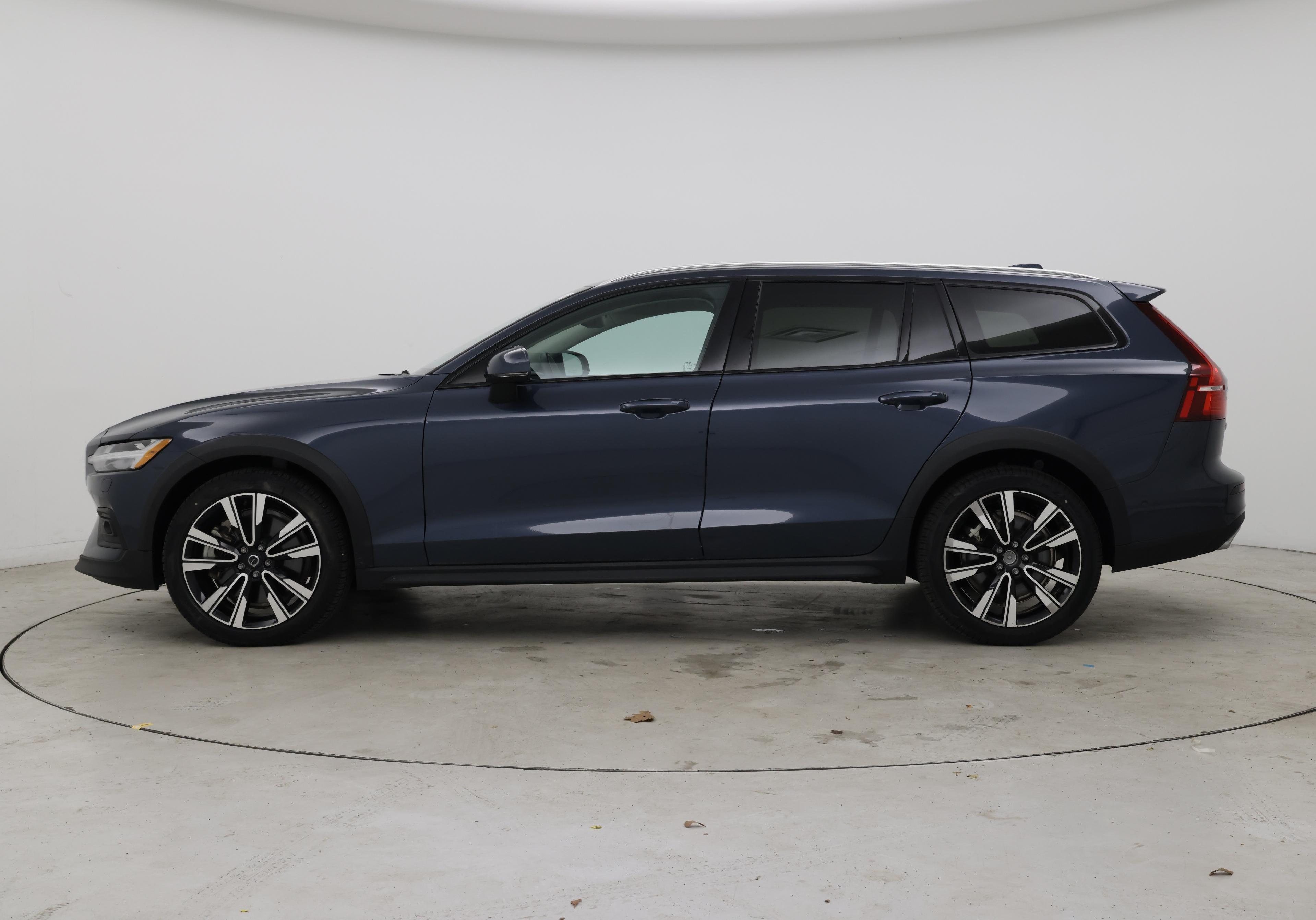 Thumbnail: 2022 Volvo S60 - 3
