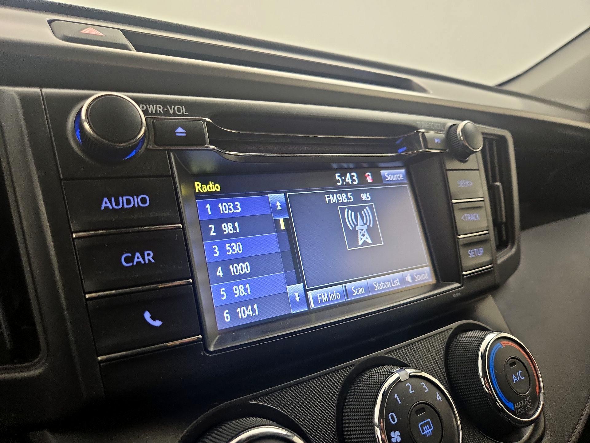 Thumbnail: 2018 Toyota RAV4 - 15