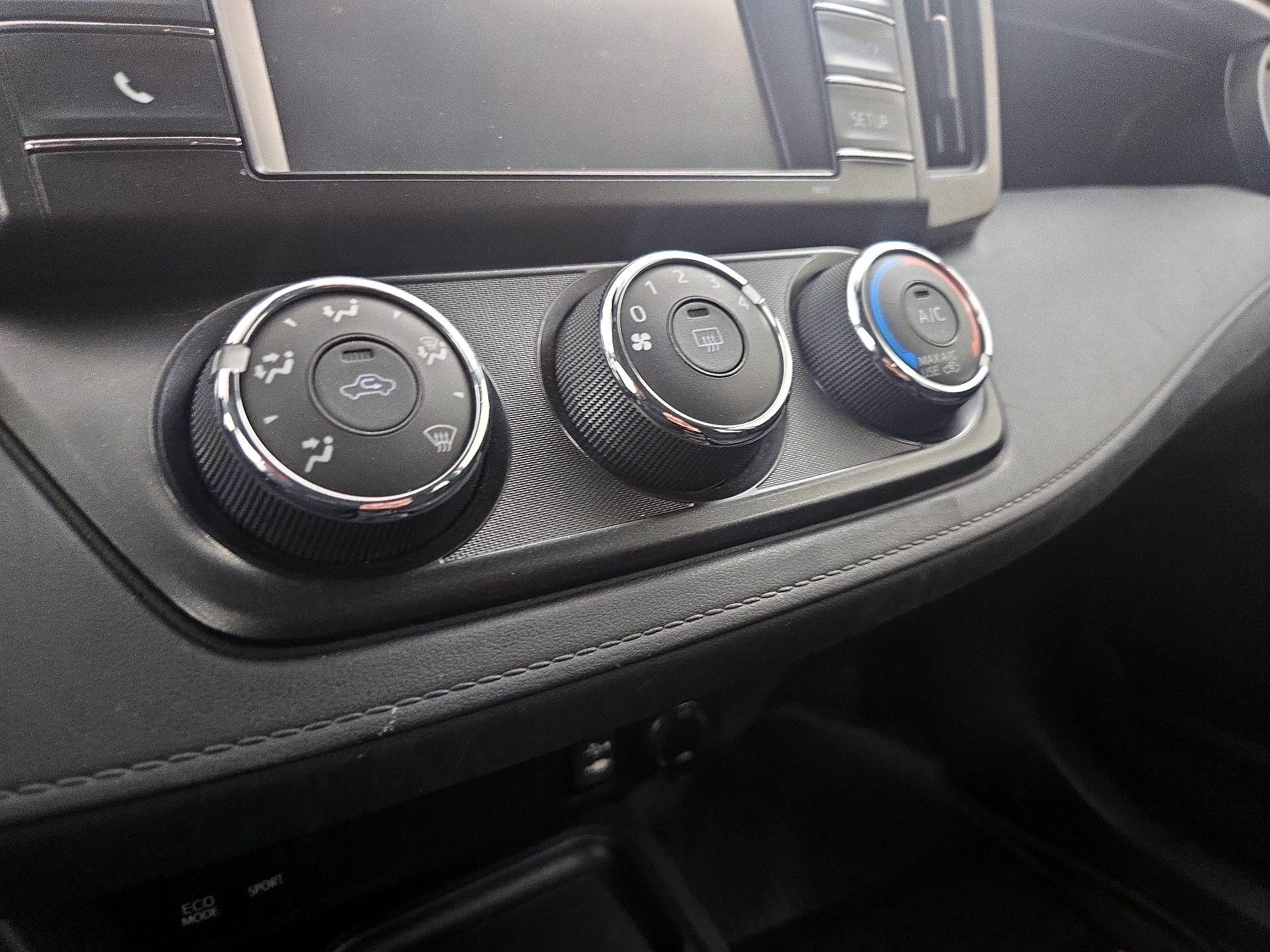 Thumbnail: 2018 Toyota RAV4 - 16