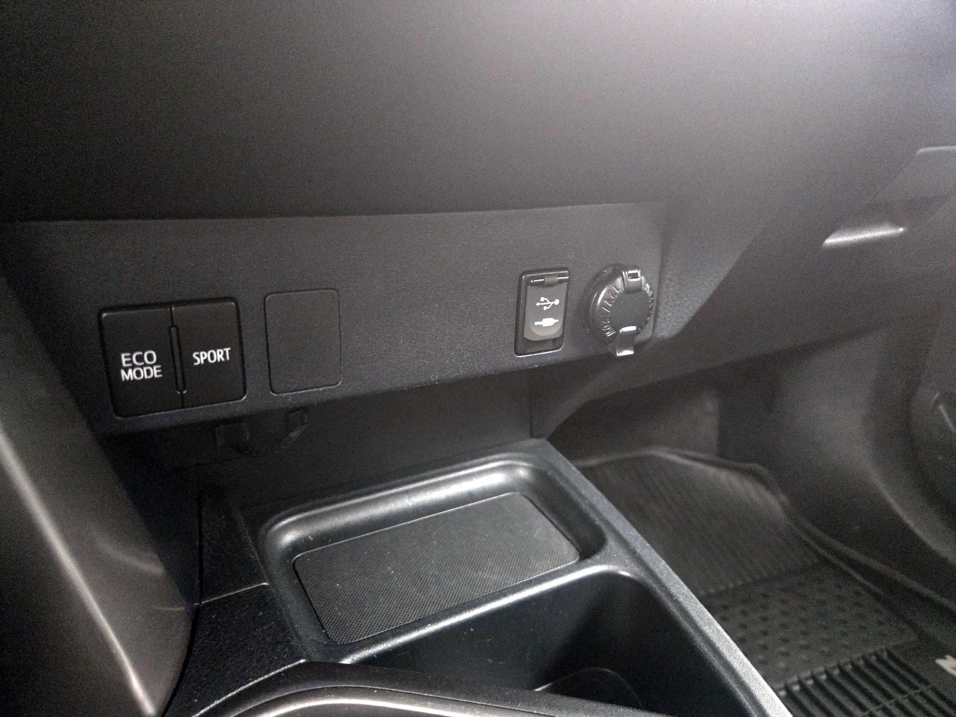 Thumbnail: 2018 Toyota RAV4 - 18