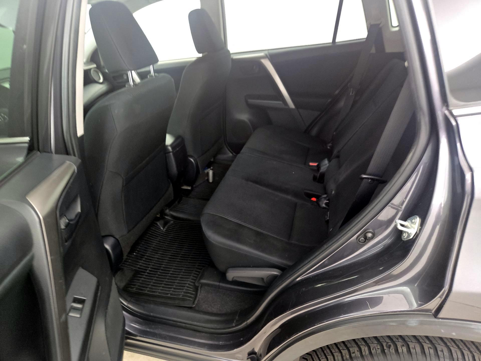 Thumbnail: 2018 Toyota RAV4 - 19