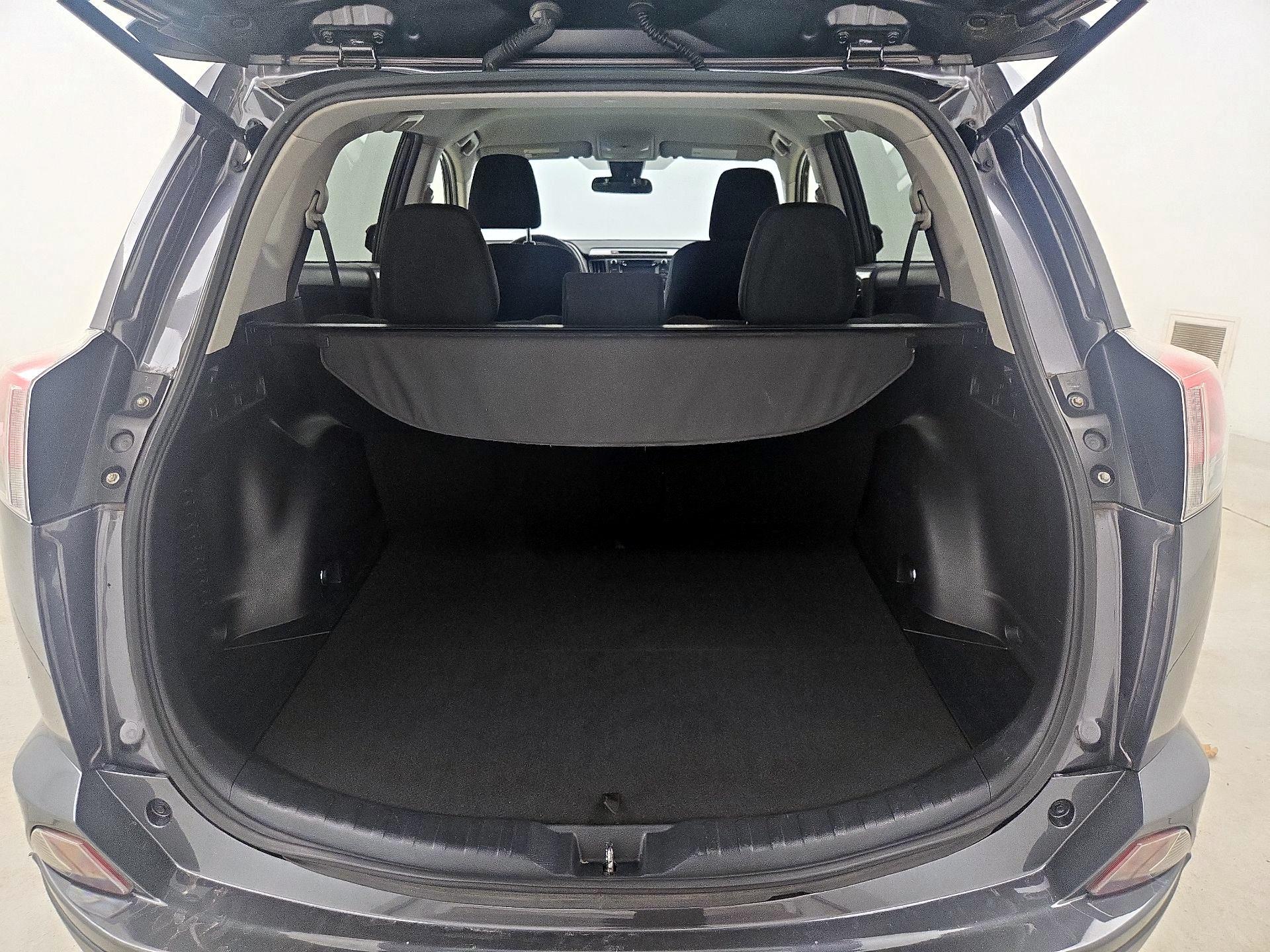 Thumbnail: 2018 Toyota RAV4 - 20