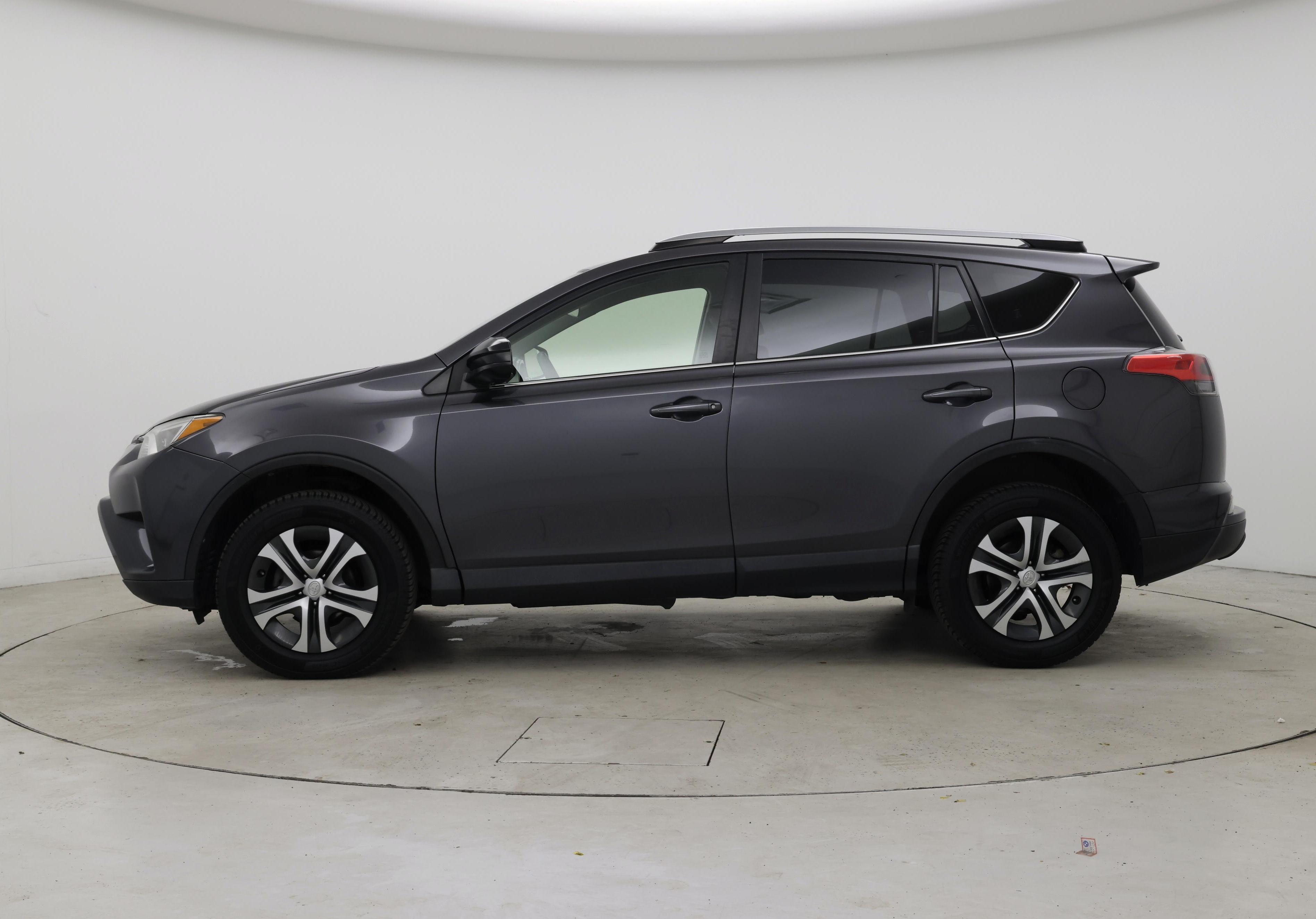 Thumbnail: 2018 Toyota RAV4 - 3