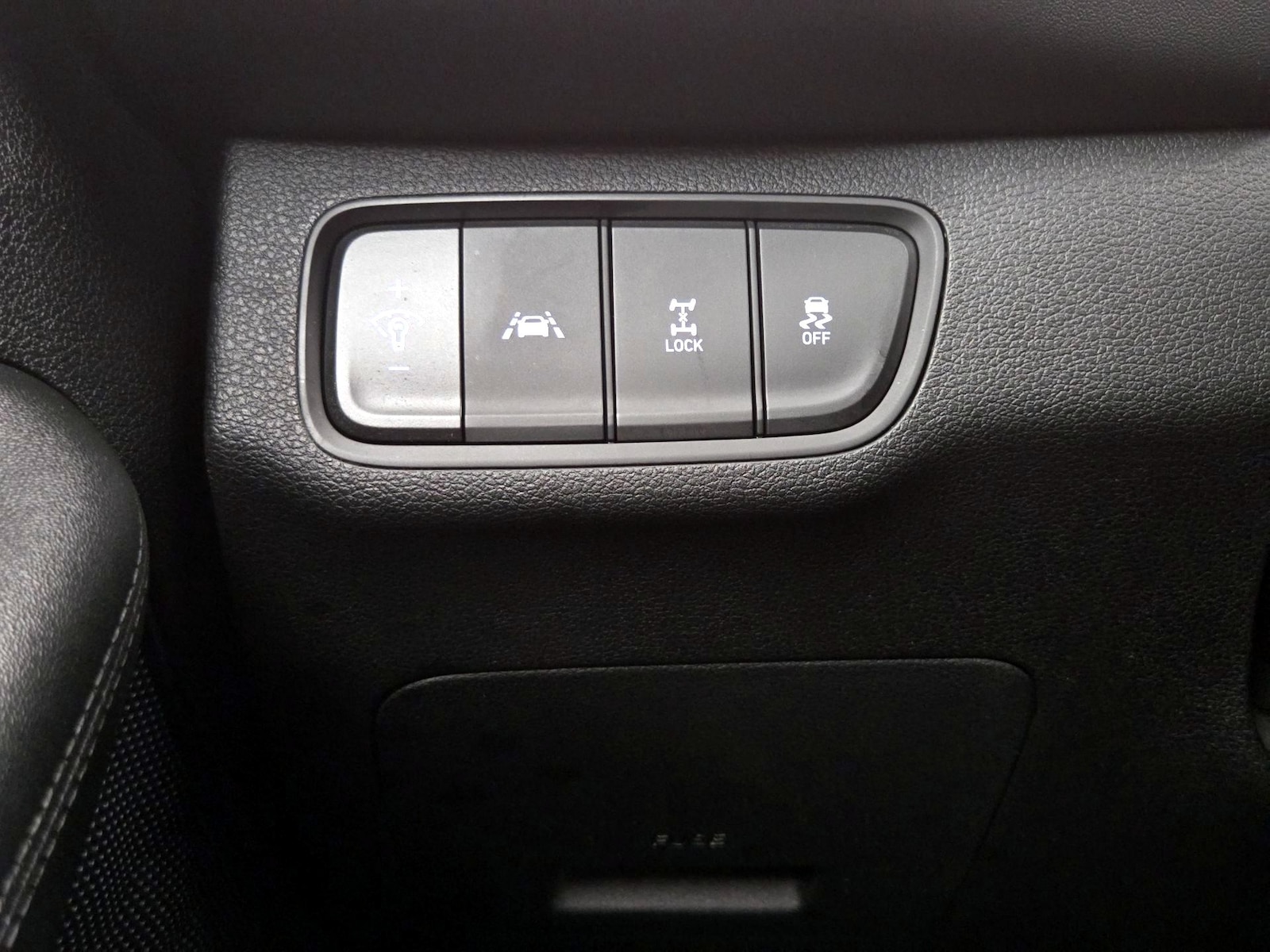 2020 Hyundai Santa Fe SE - Photo 14