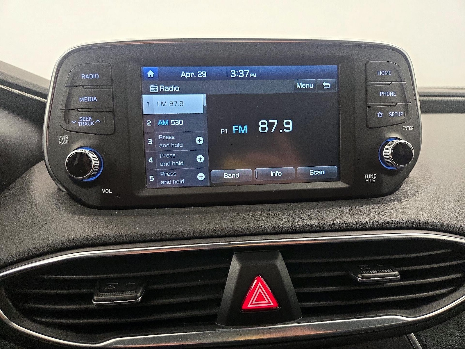 2020 Hyundai Santa Fe SE - Photo 16