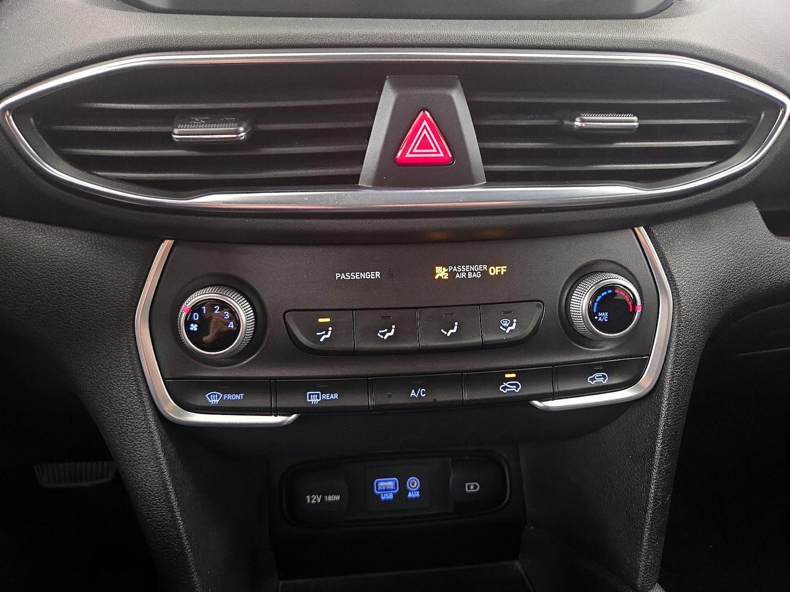 2020 Hyundai Santa Fe SE - Photo 17