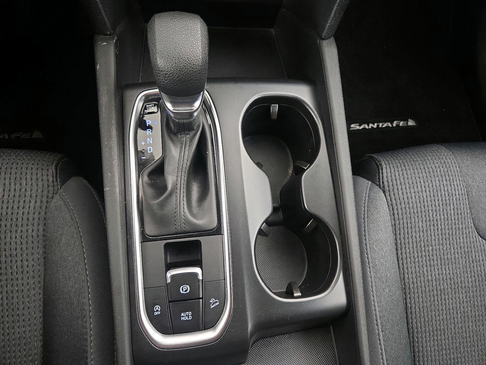 2020 Hyundai Santa Fe SE - Photo 18