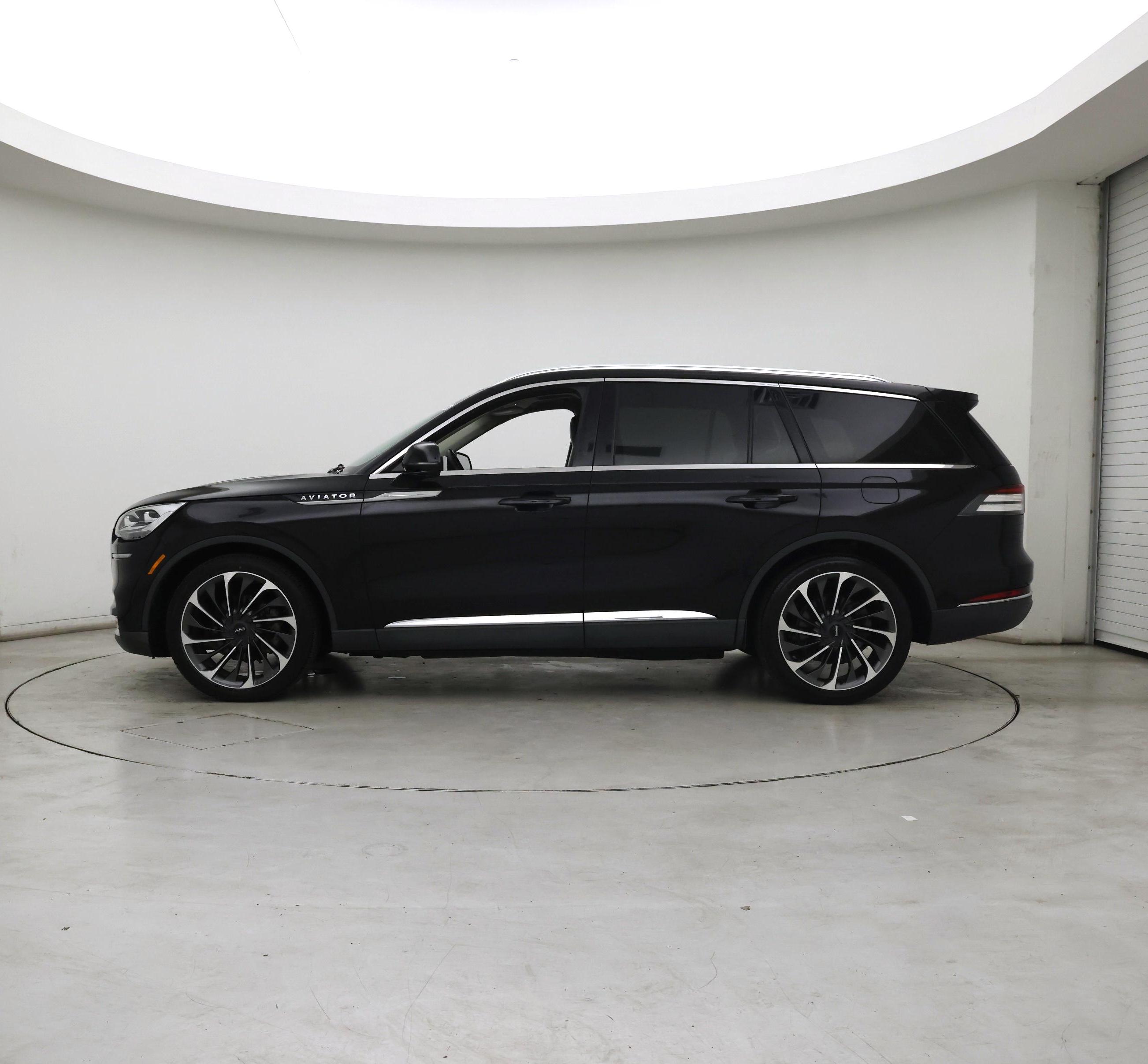 Thumbnail: 2020 Lincoln Aviator - 3