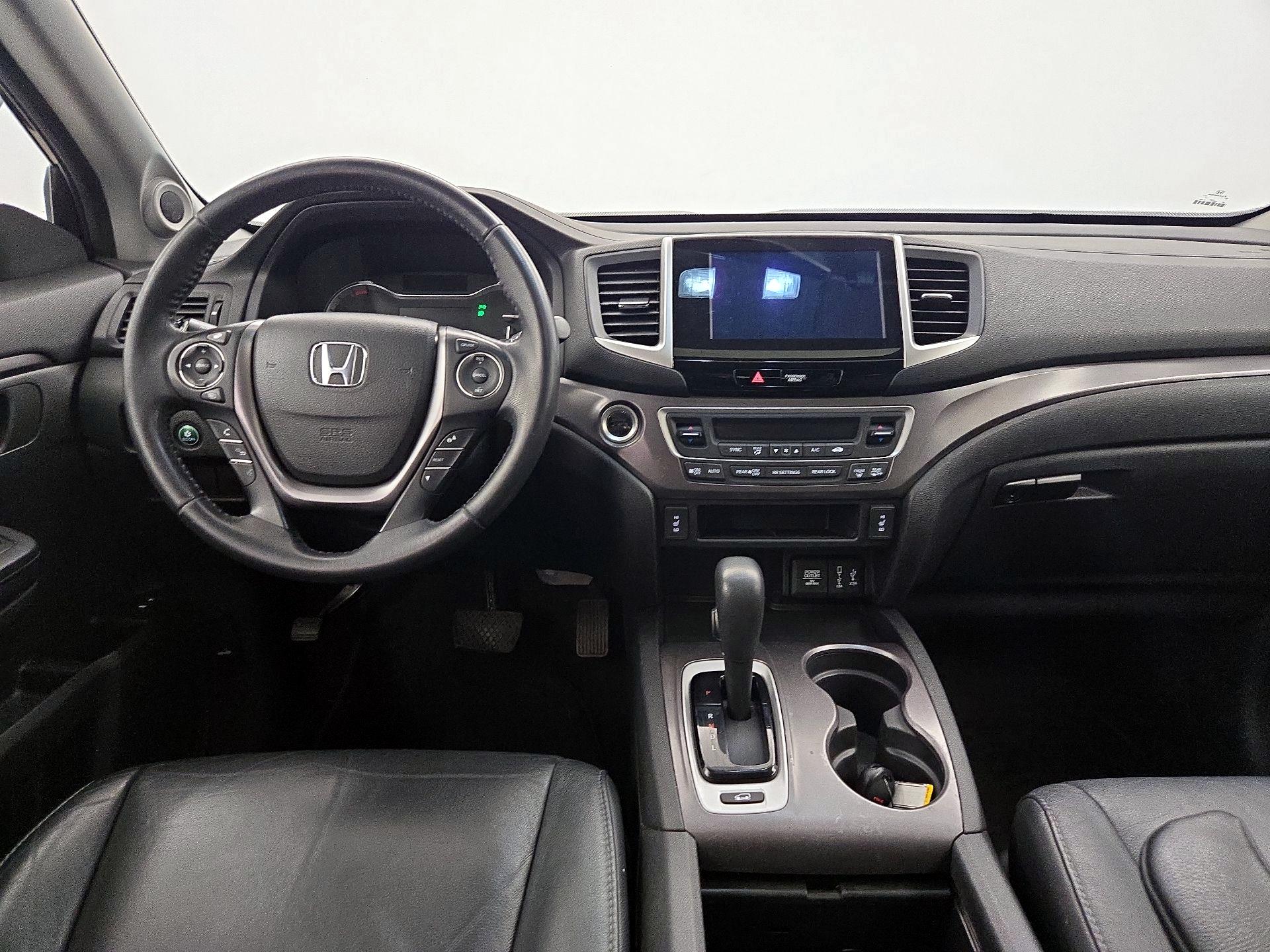 Thumbnail: 2017 Honda Pilot - 9