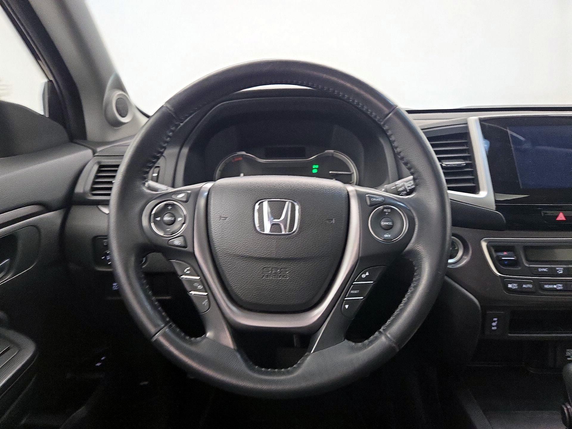 Thumbnail: 2017 Honda Pilot - 10