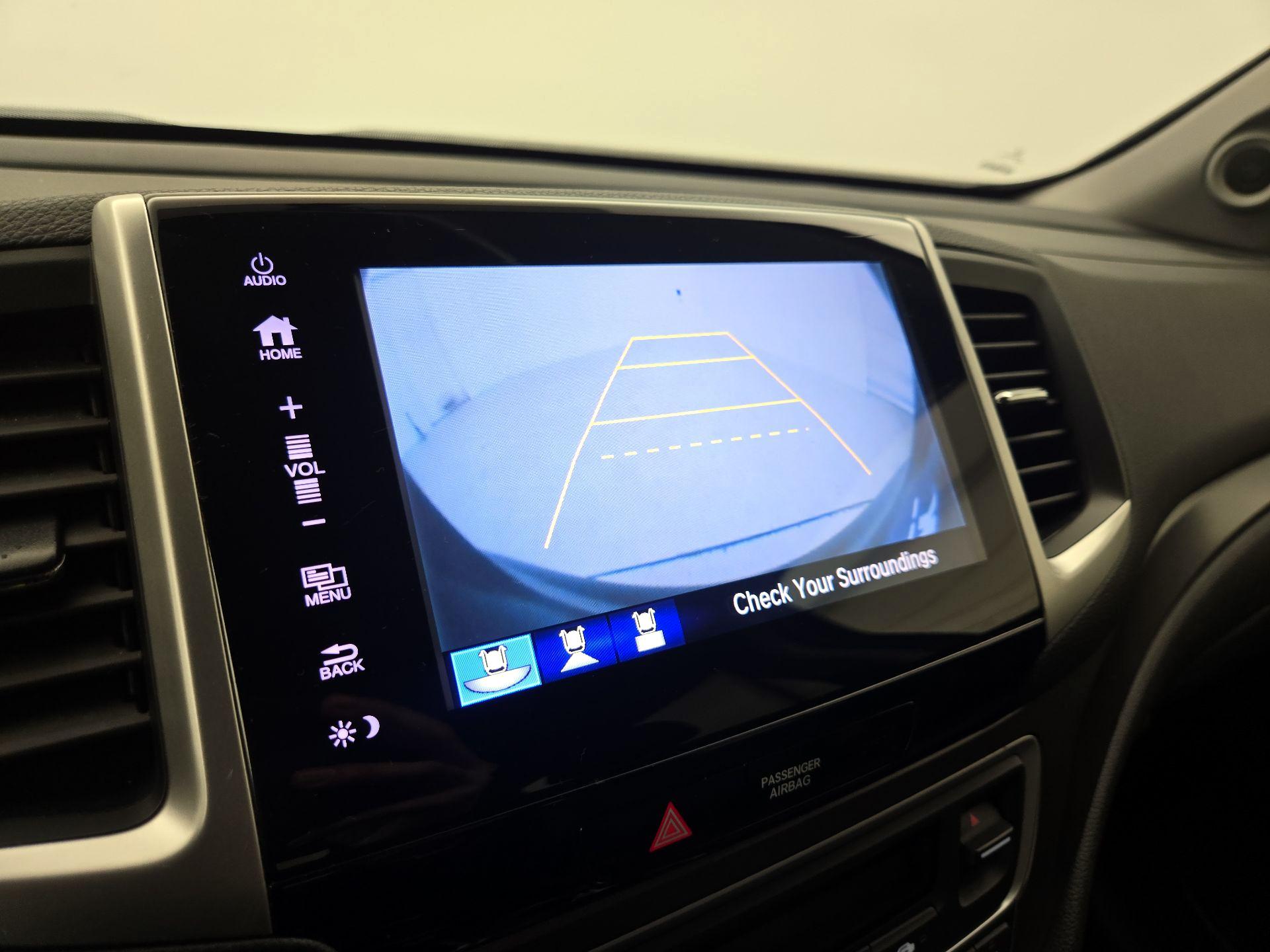 Thumbnail: 2017 Honda Pilot - 14