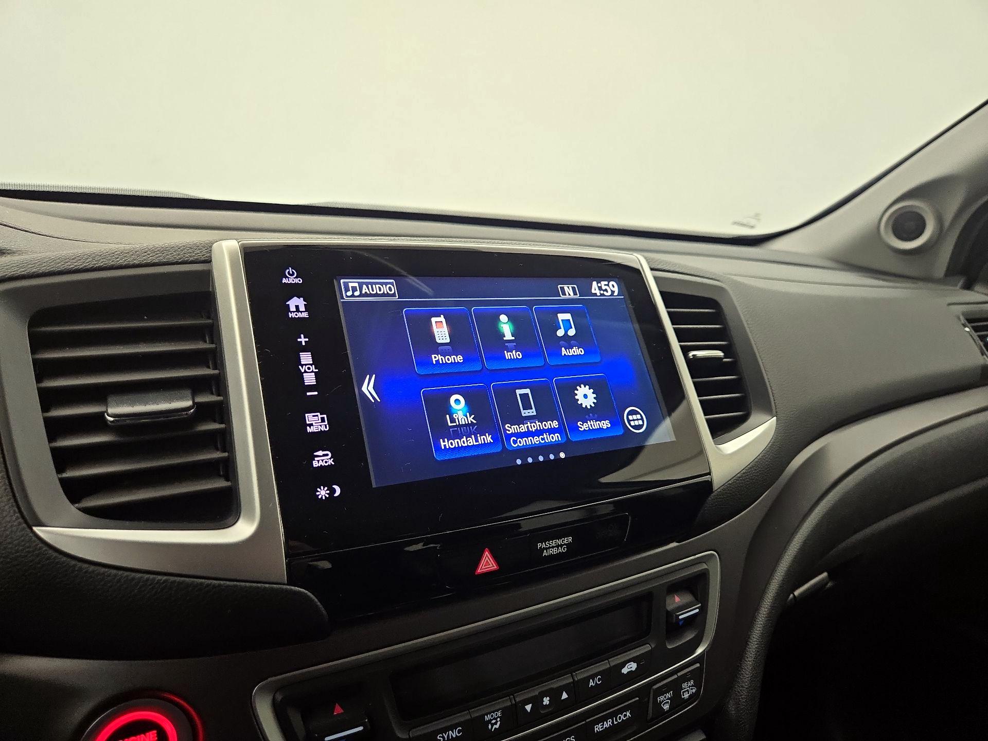 Thumbnail: 2017 Honda Pilot - 15