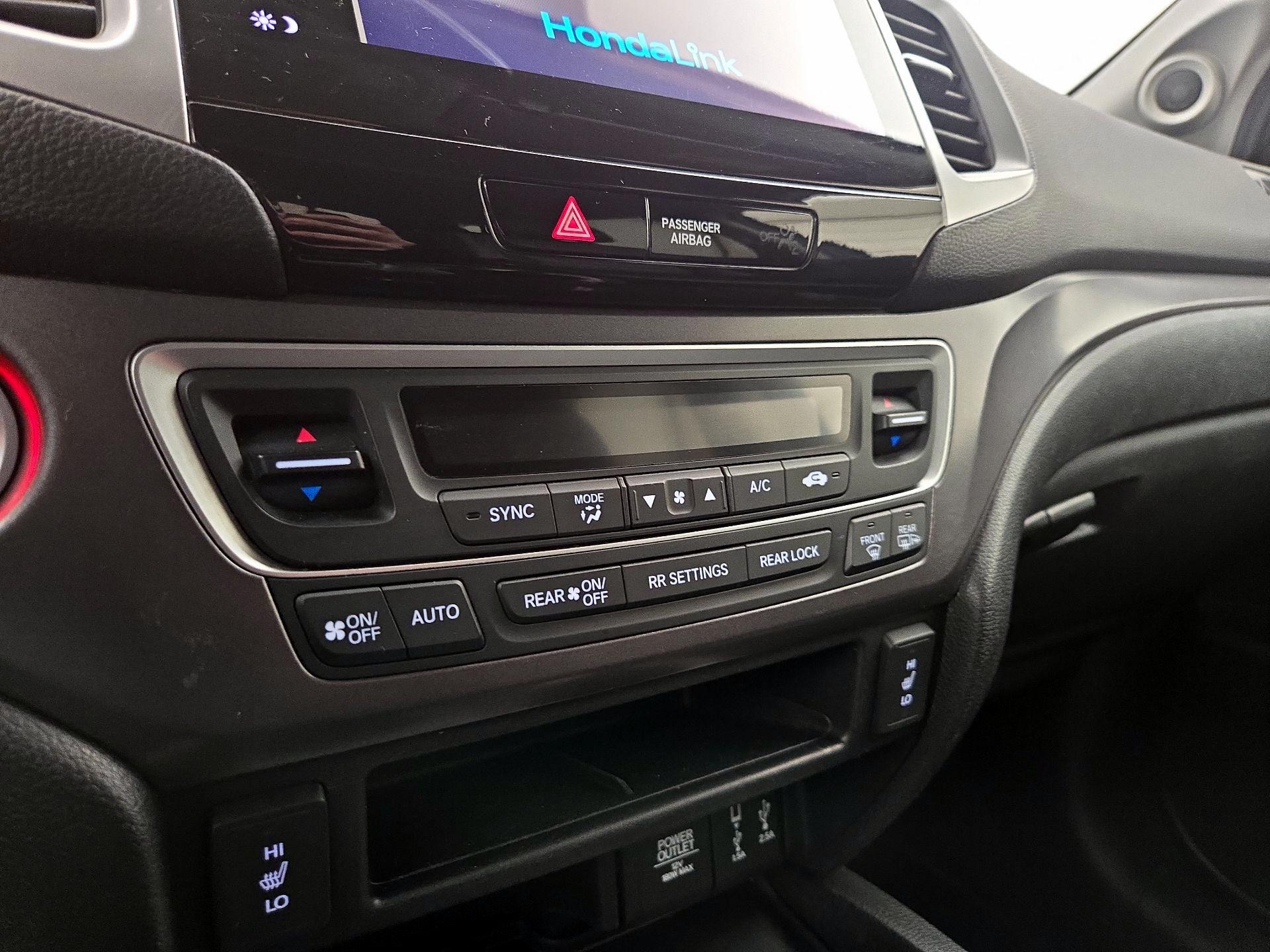 Thumbnail: 2017 Honda Pilot - 16