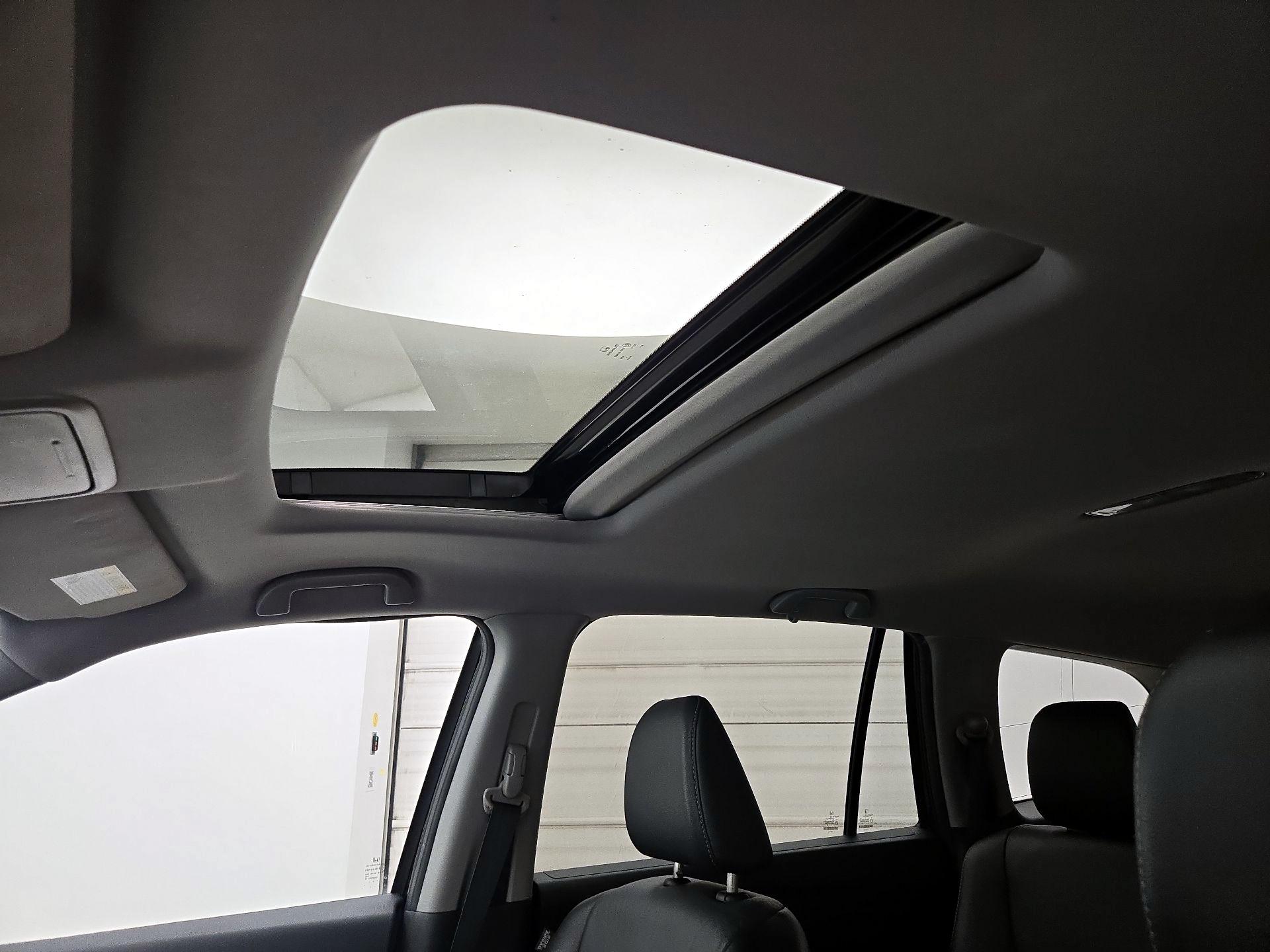 Thumbnail: 2017 Honda Pilot - 19