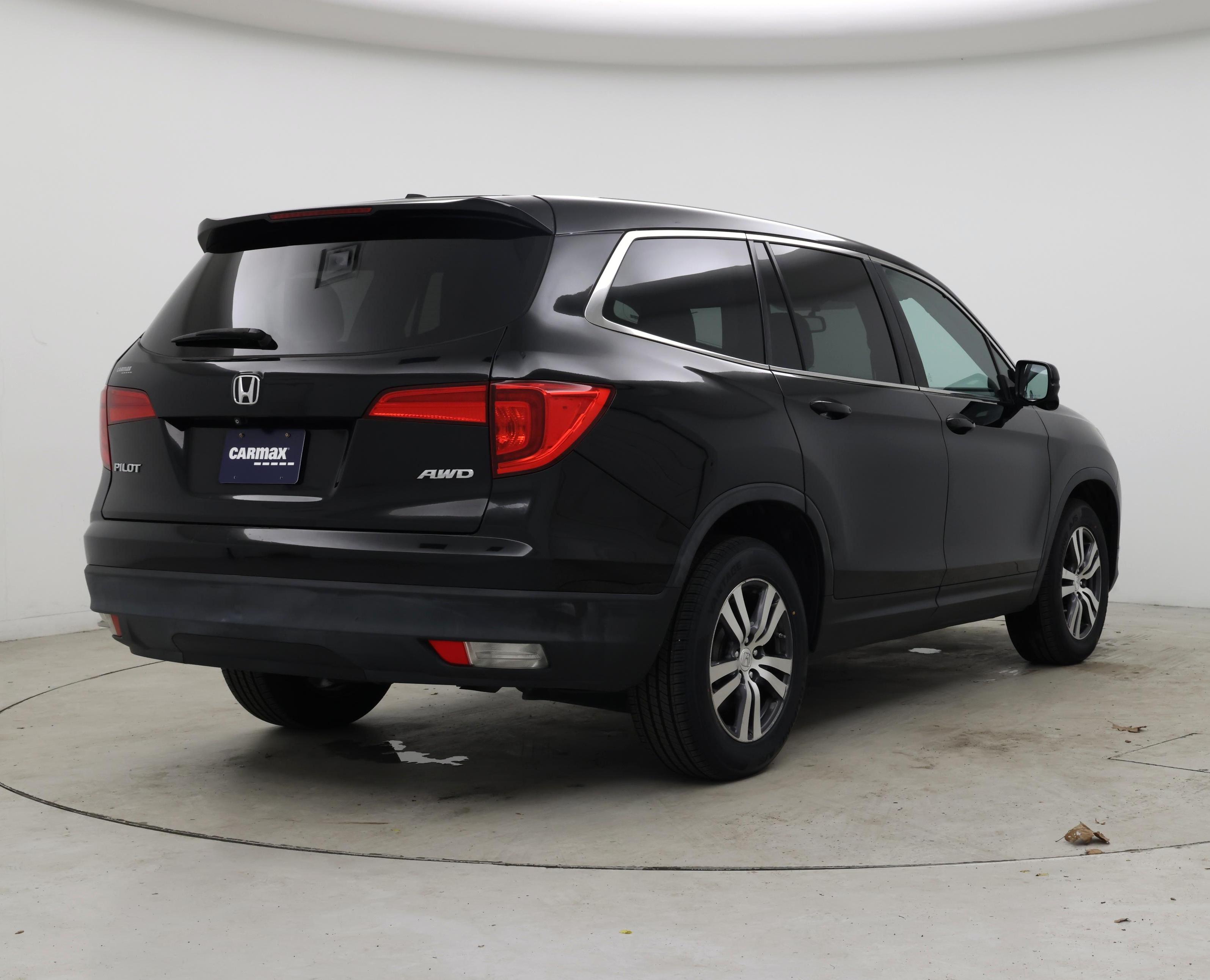 Thumbnail: 2017 Honda Pilot - 8