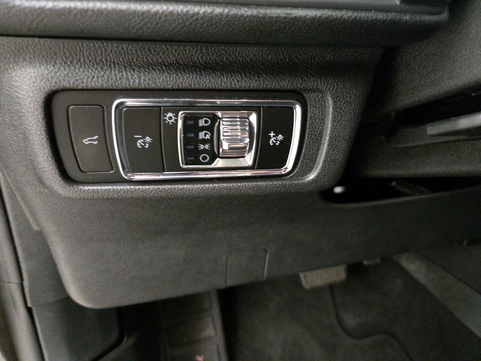 Thumbnail: 2023 Lincoln Corsair - 13