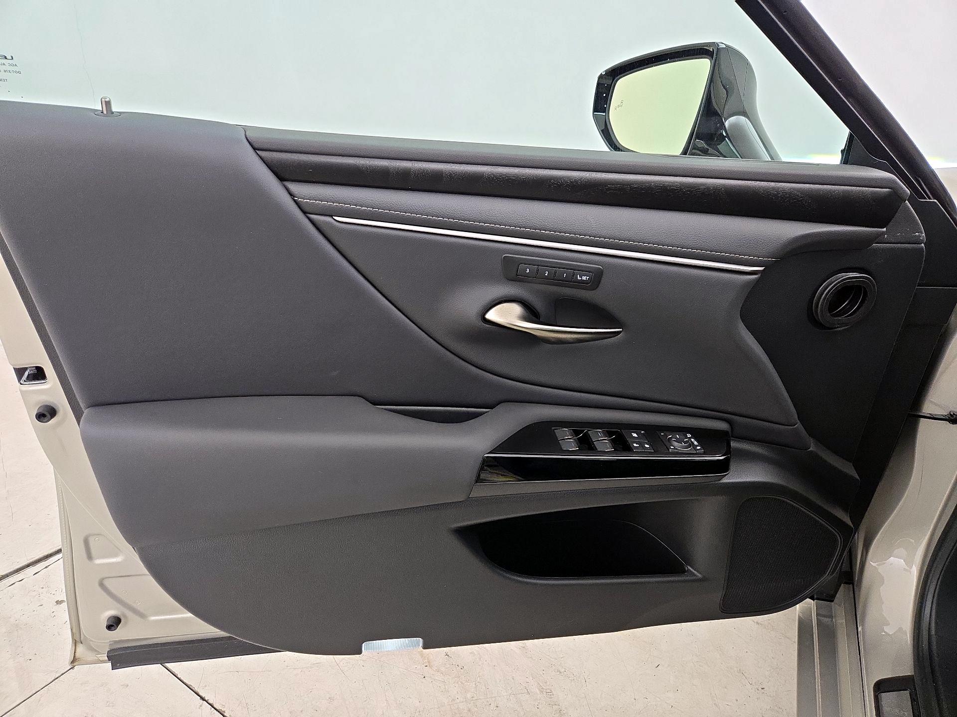 Thumbnail: 2024 Lexus ES - 12