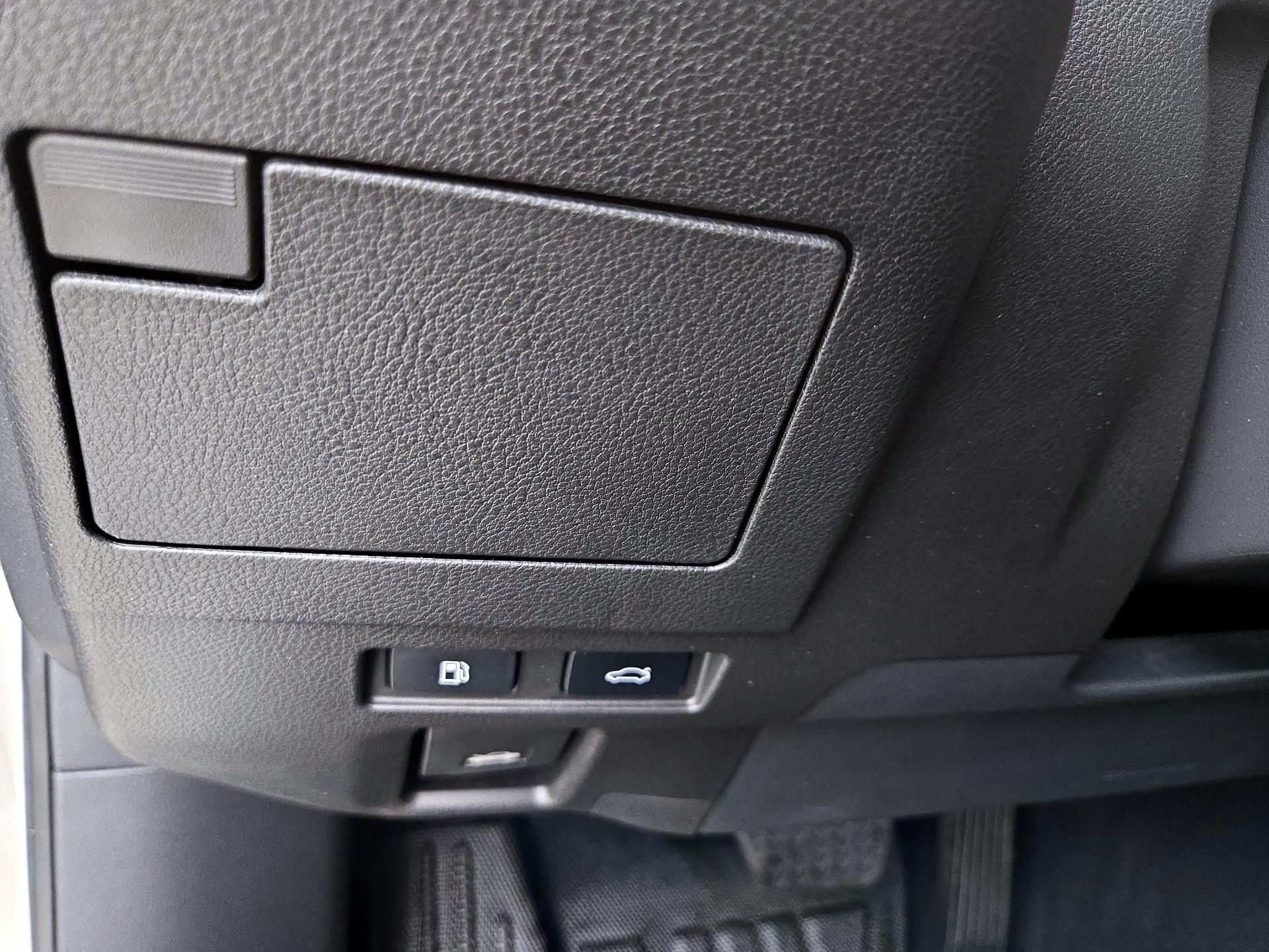 Thumbnail: 2024 Lexus ES - 13