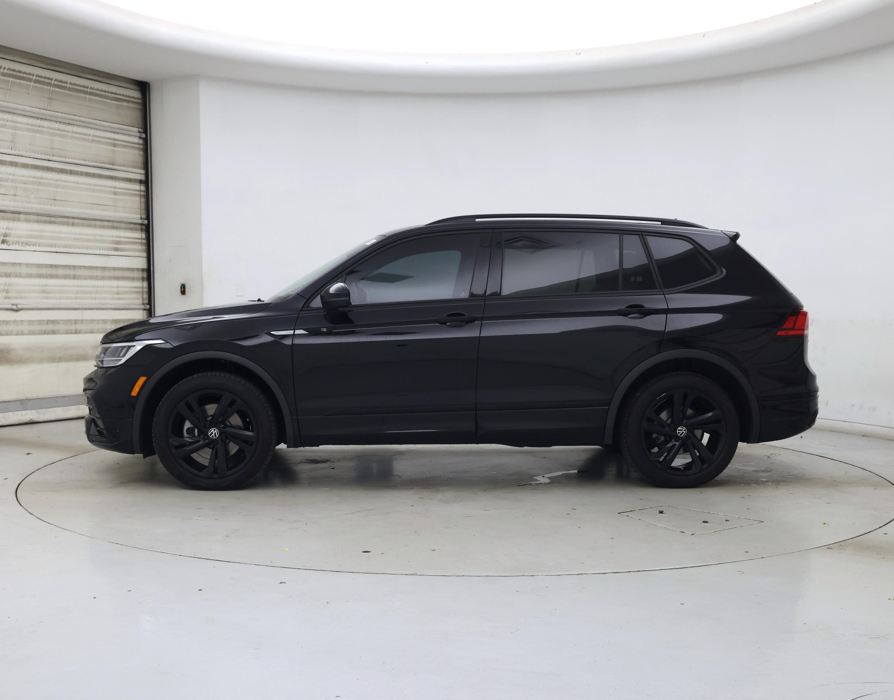 Thumbnail: 2024 Volkswagen Tiguan - 3