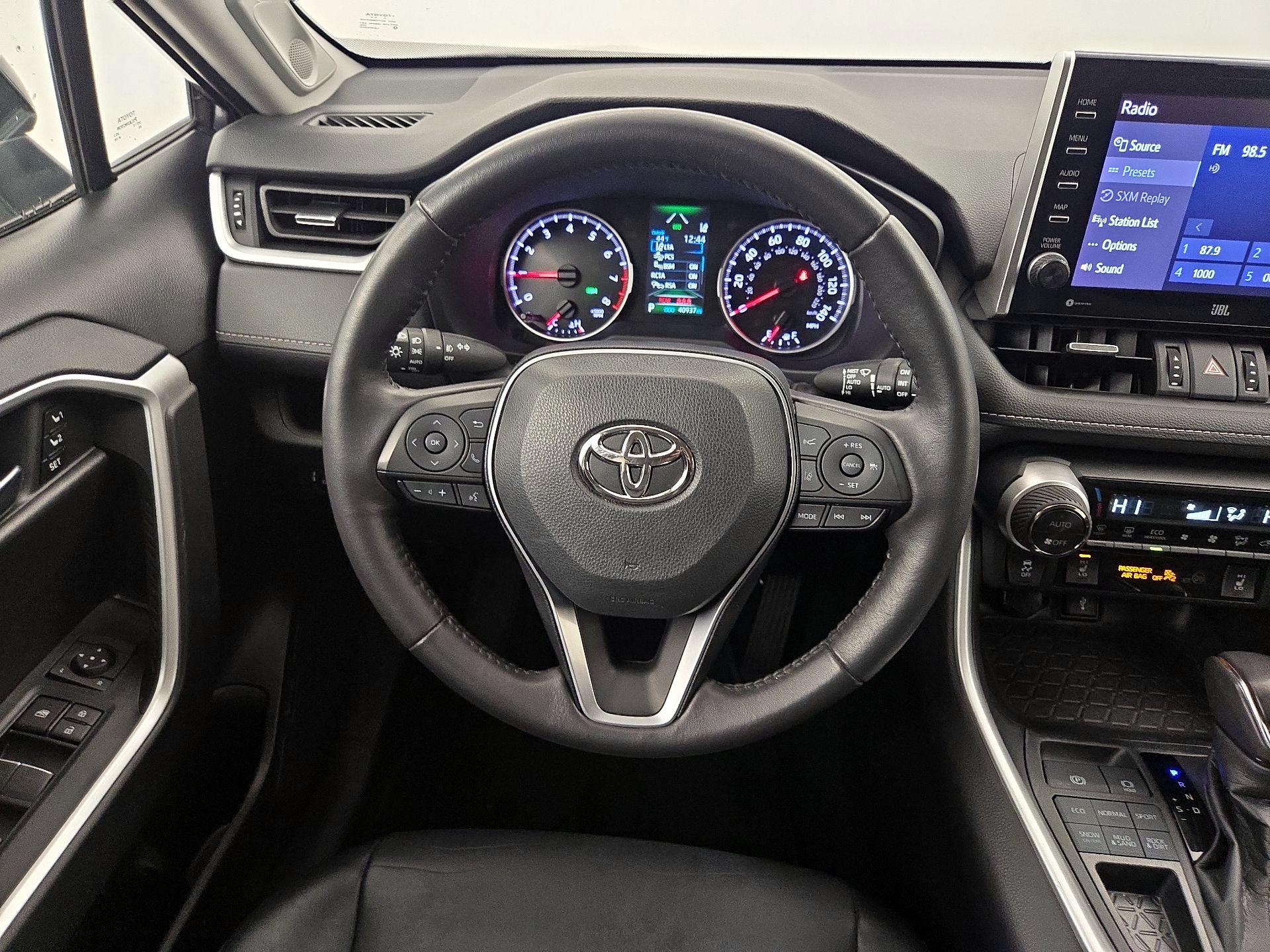 Thumbnail: 2022 Toyota RAV4 - 10