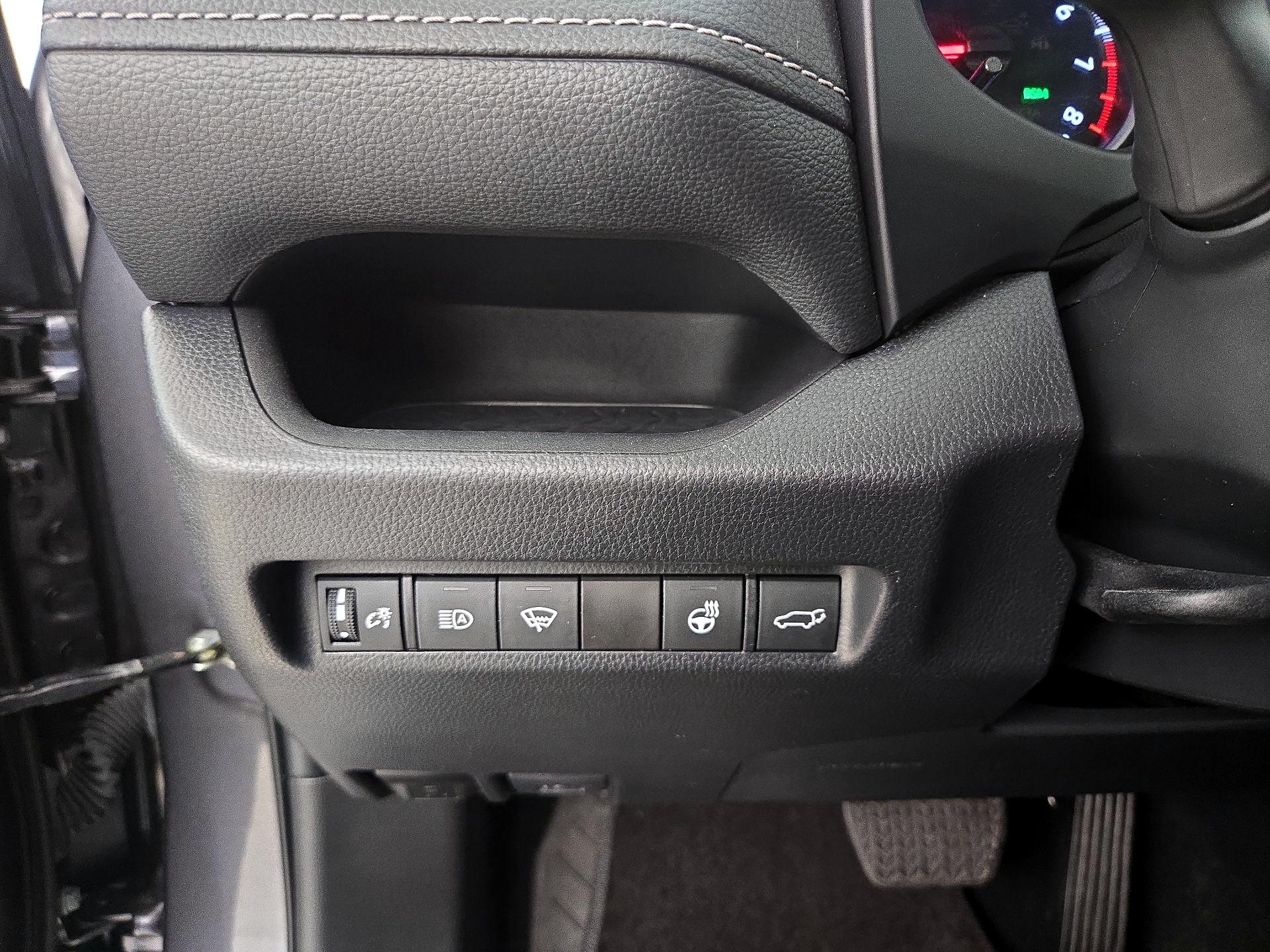 Thumbnail: 2022 Toyota RAV4 - 13