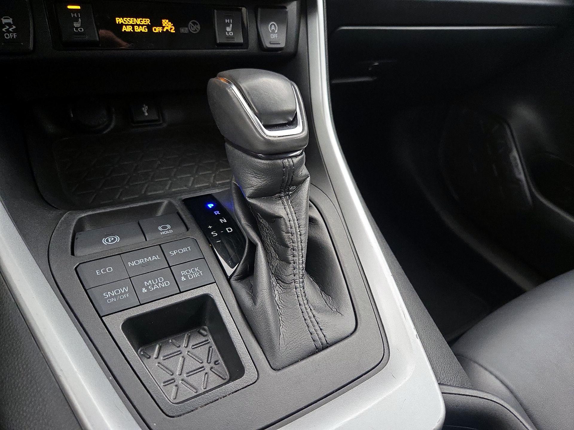 Thumbnail: 2022 Toyota RAV4 - 17