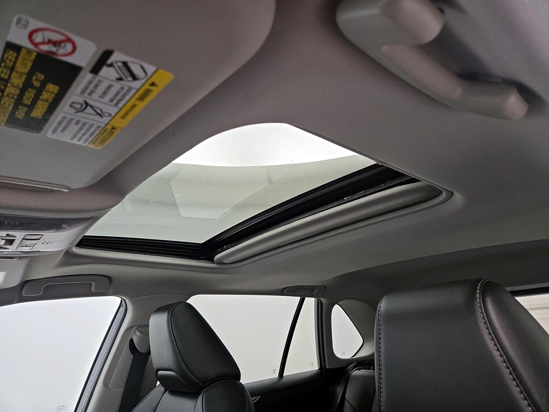 Thumbnail: 2022 Toyota RAV4 - 19