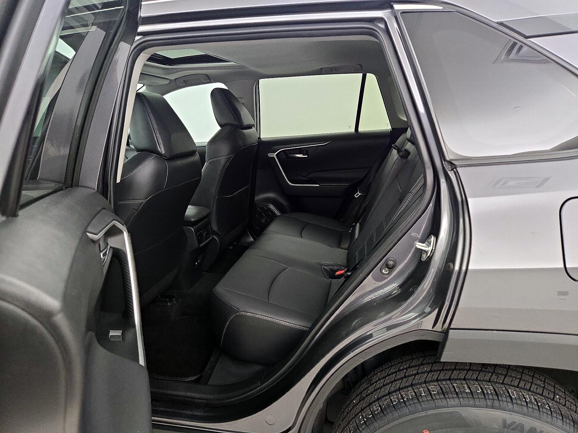 Thumbnail: 2022 Toyota RAV4 - 20