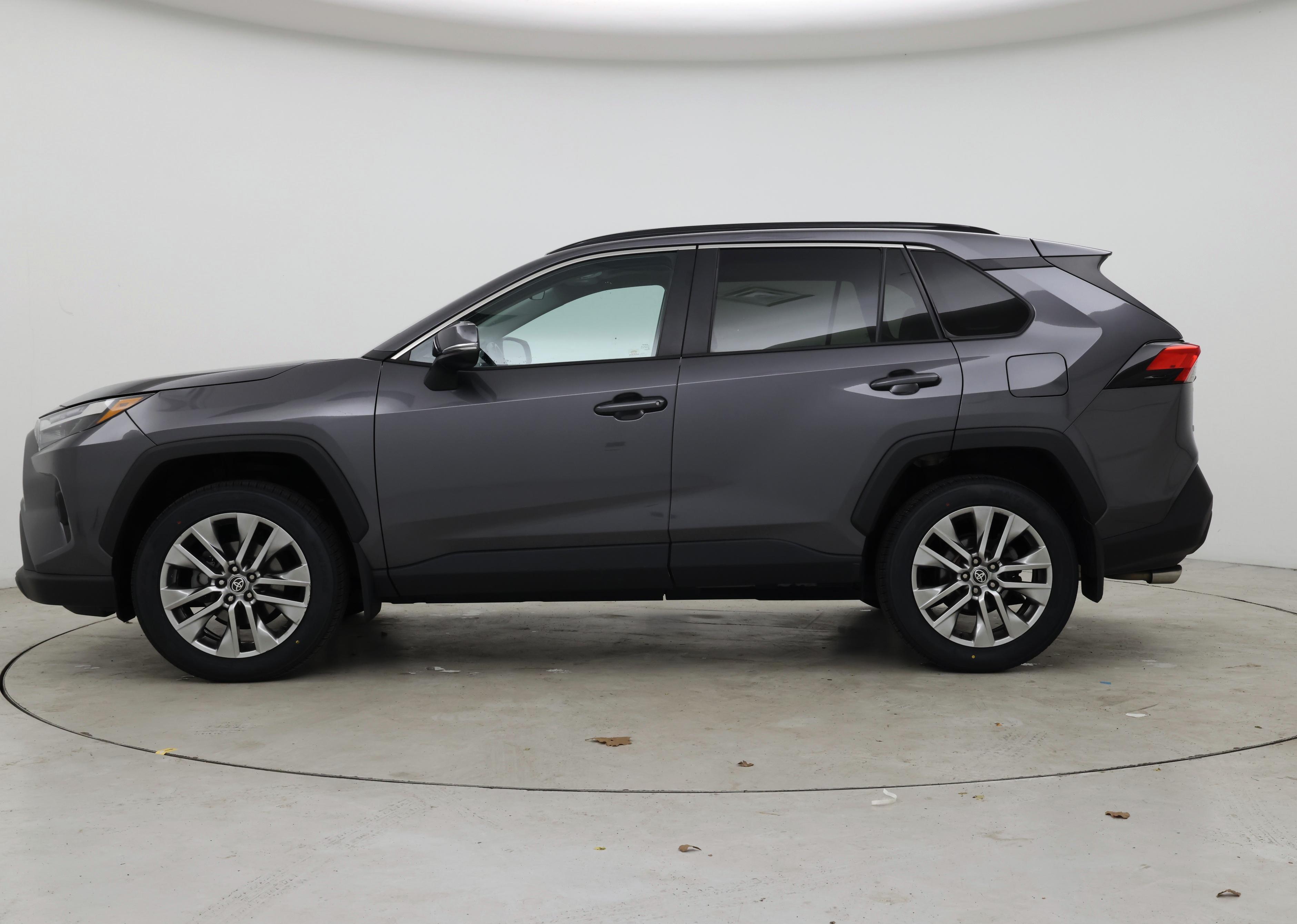 Thumbnail: 2022 Toyota RAV4 - 3