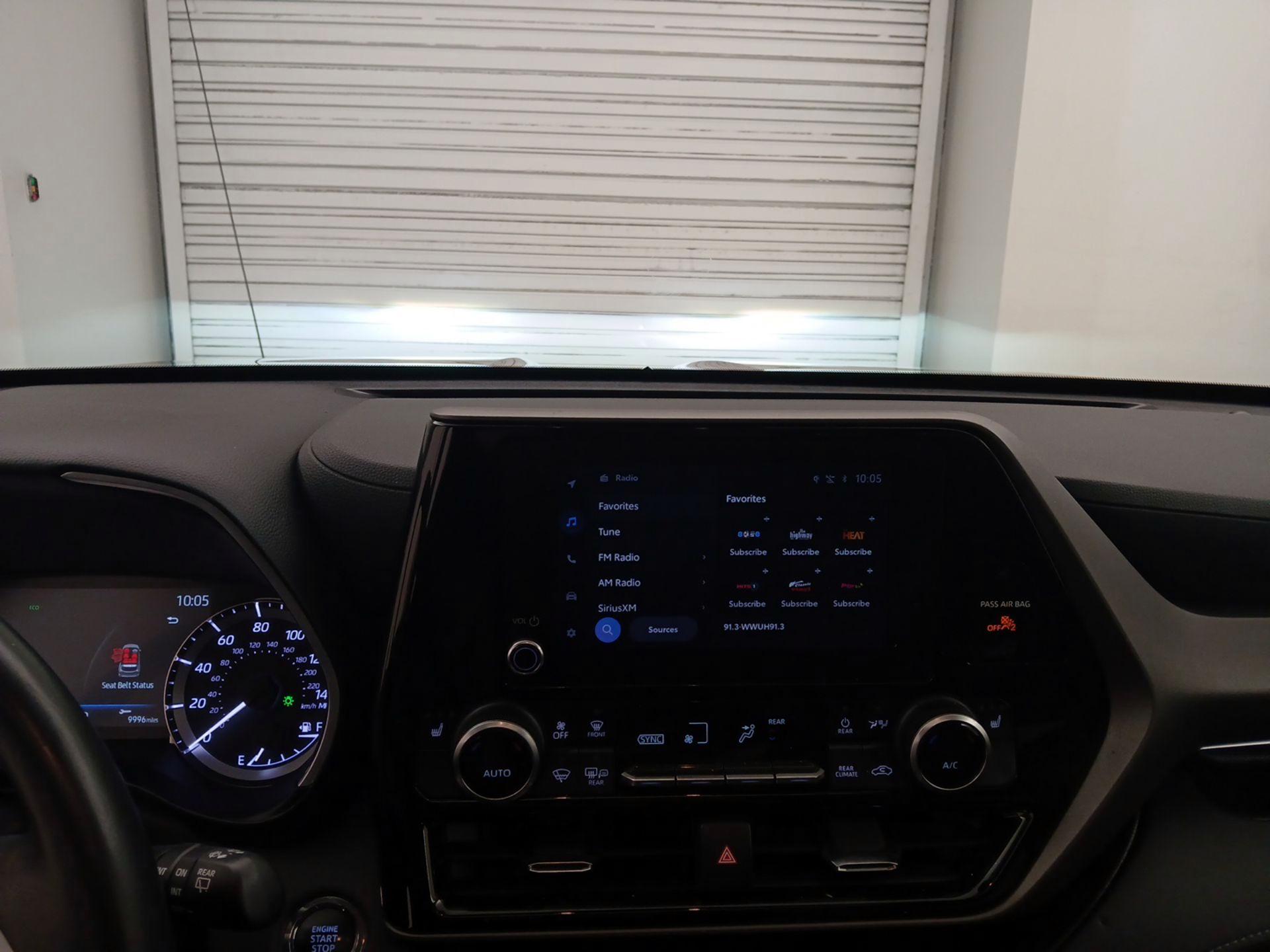 Thumbnail: 2023 Toyota Highlander - 9