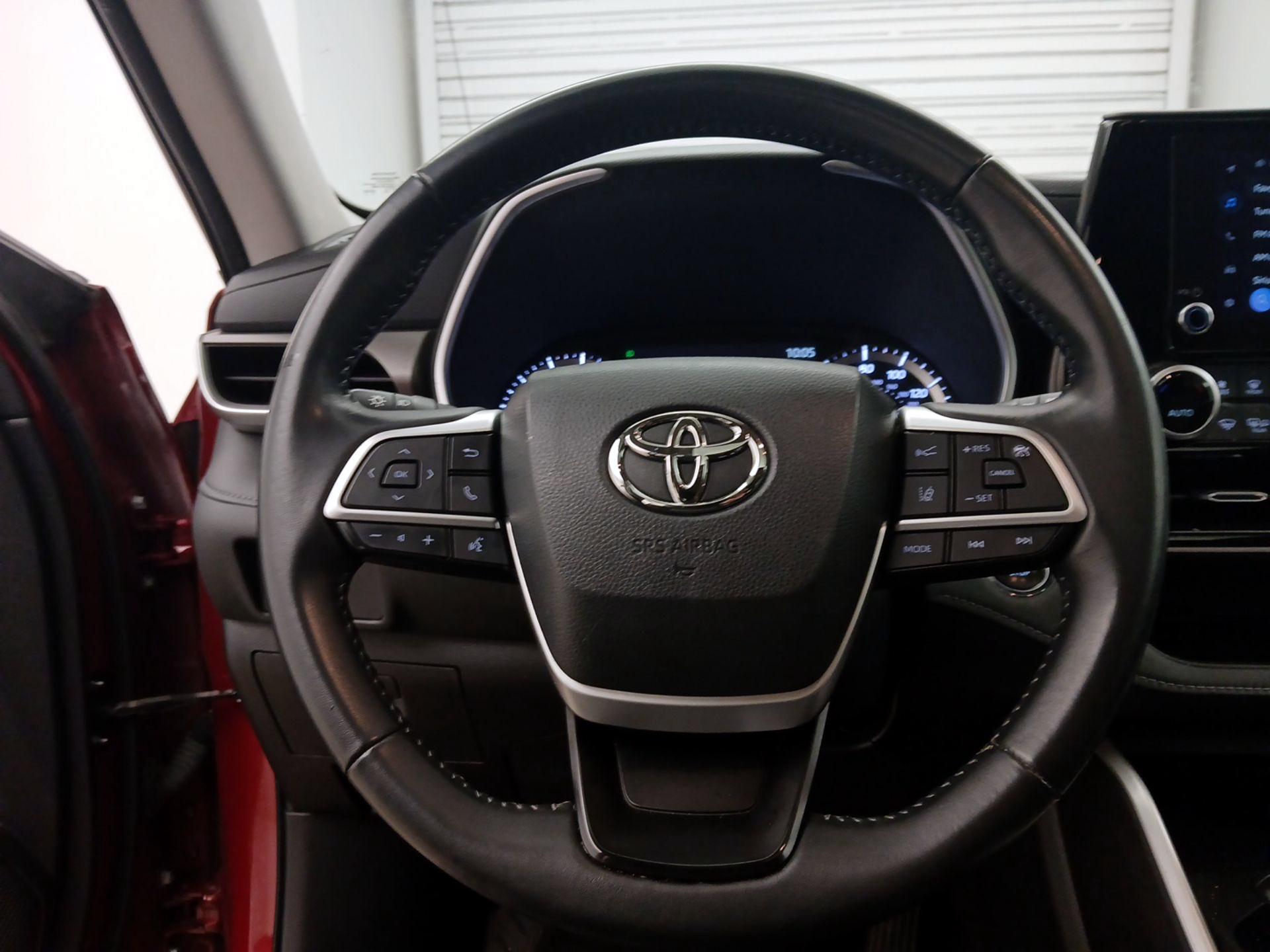 Thumbnail: 2023 Toyota Highlander - 10