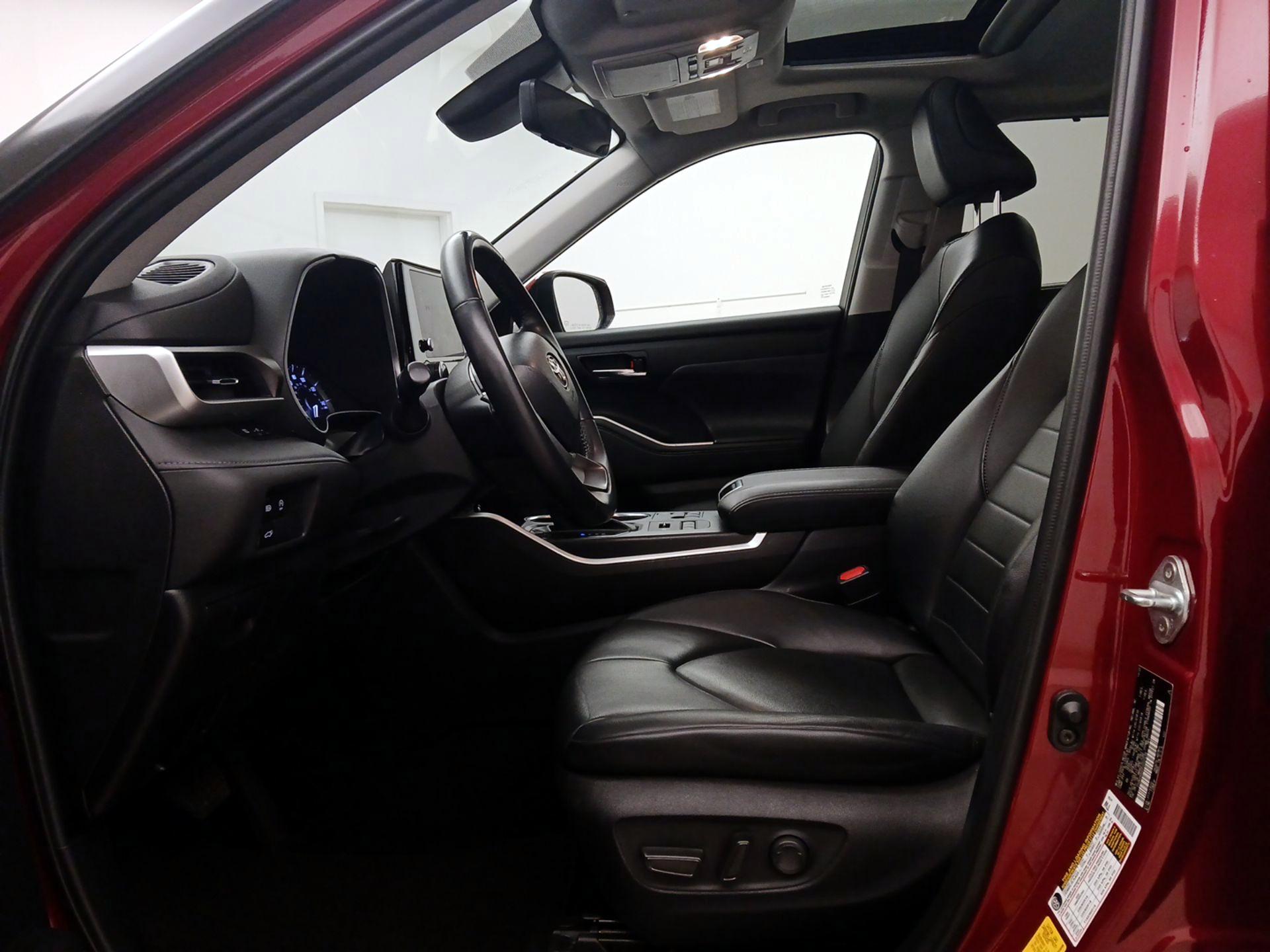 Thumbnail: 2023 Toyota Highlander - 11