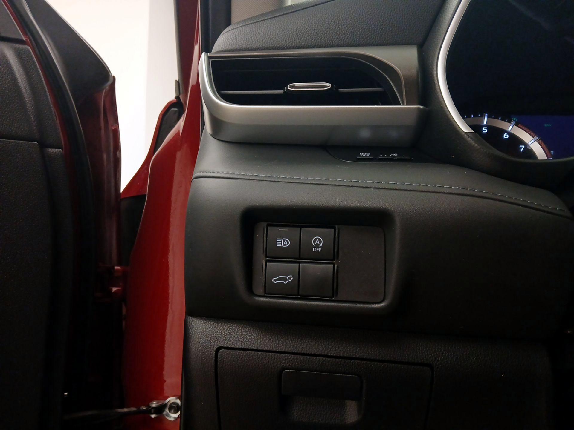 Thumbnail: 2023 Toyota Highlander - 13