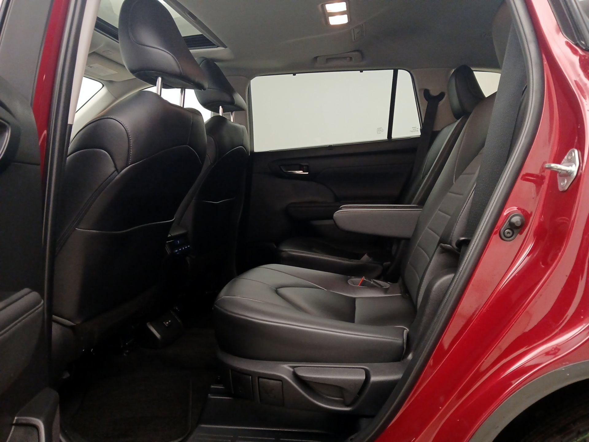 Thumbnail: 2023 Toyota Highlander - 20